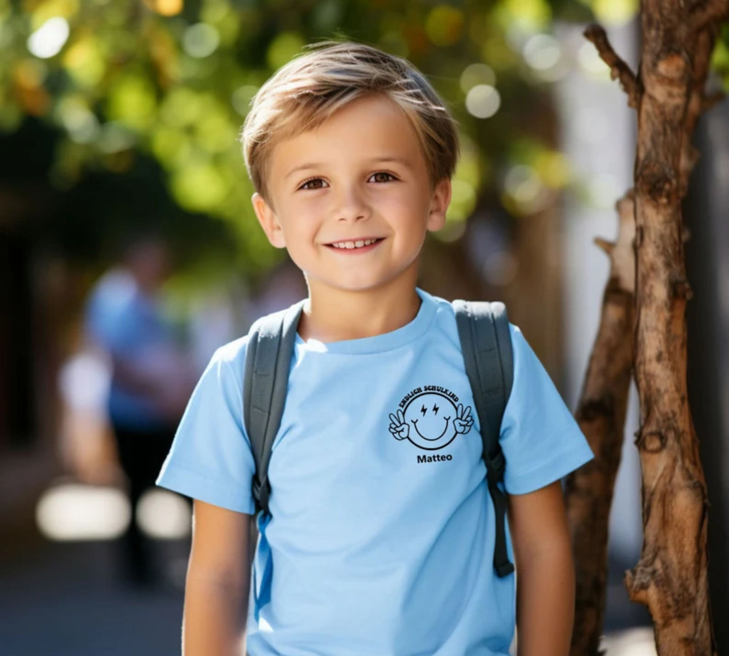 Erste Klasse rockt! Personalisiertes Schulkind Shirt - Shirt für den ersten Schultag des Schulkindes mit Namen