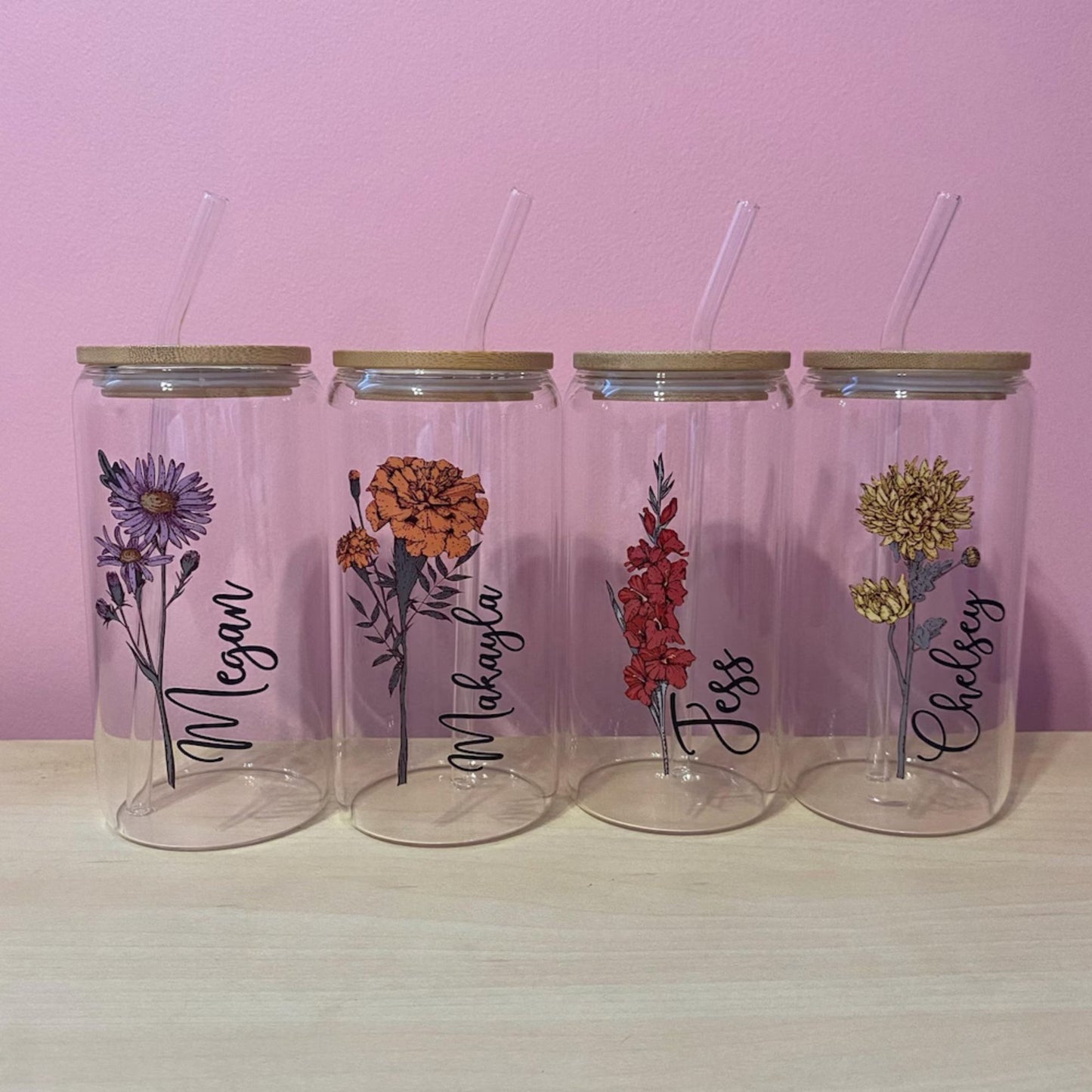 Personalisierter Geburtsblumen-Tumbler mit Name, Geburtsblumen-Glas, Geschenk für Sie