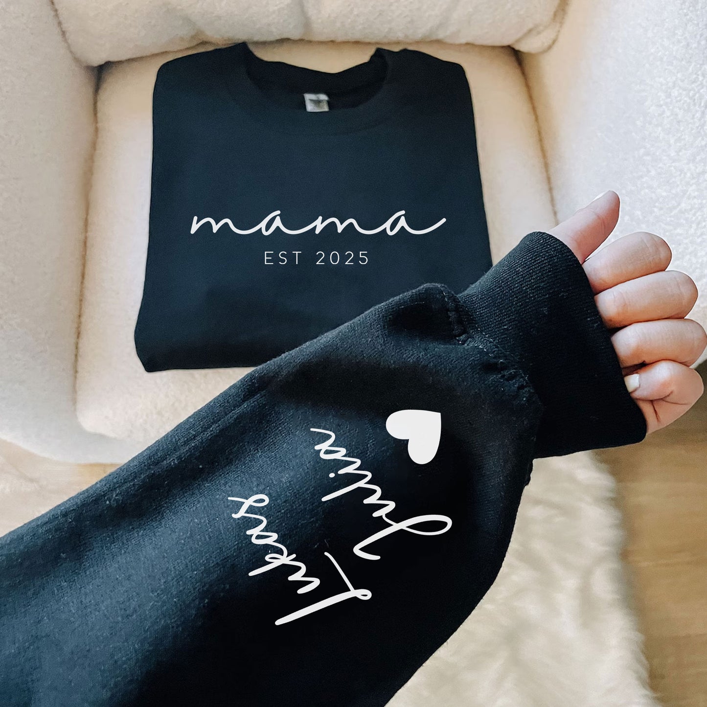 Personalisiertes Mama-Sweatshirt mit Namen der Kinder auf dem Ärmel, Est.-Datum Mama-Outfit