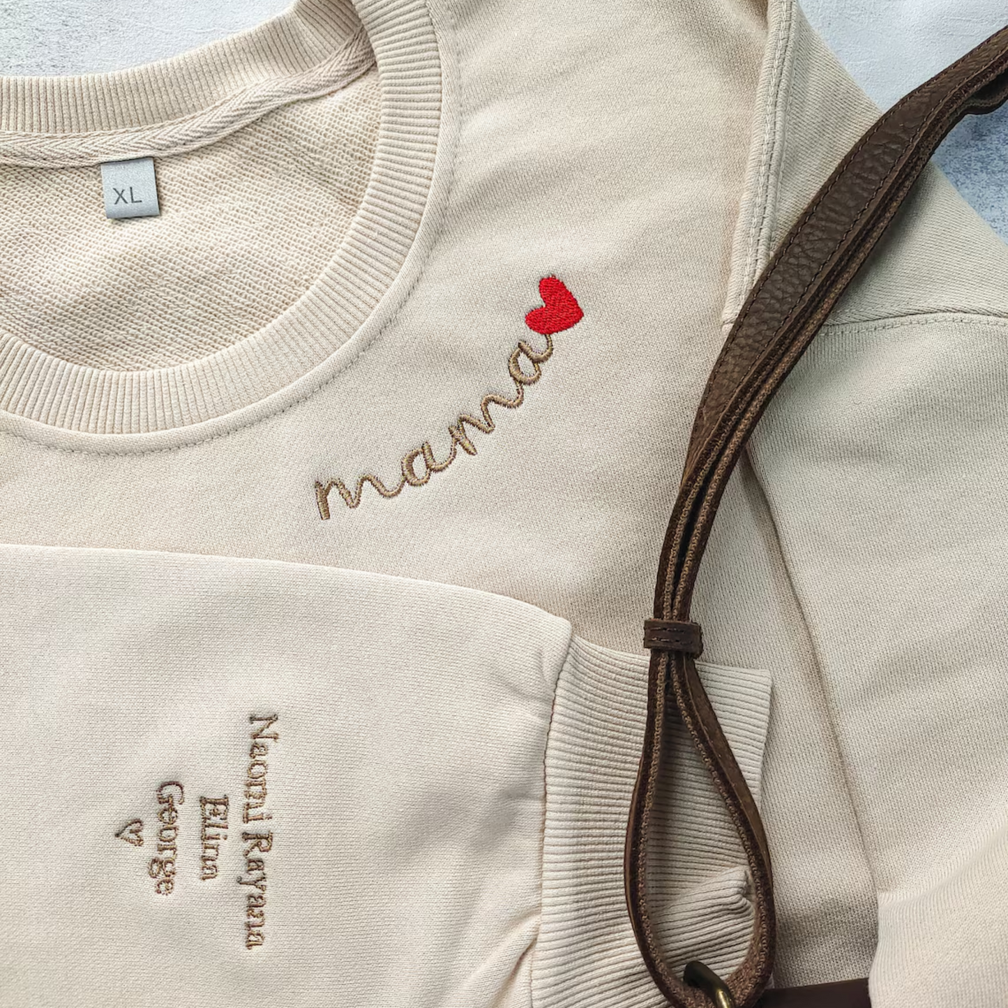 Individuell besticktes MomLove-Sweatshirt – Geschenk für Mama