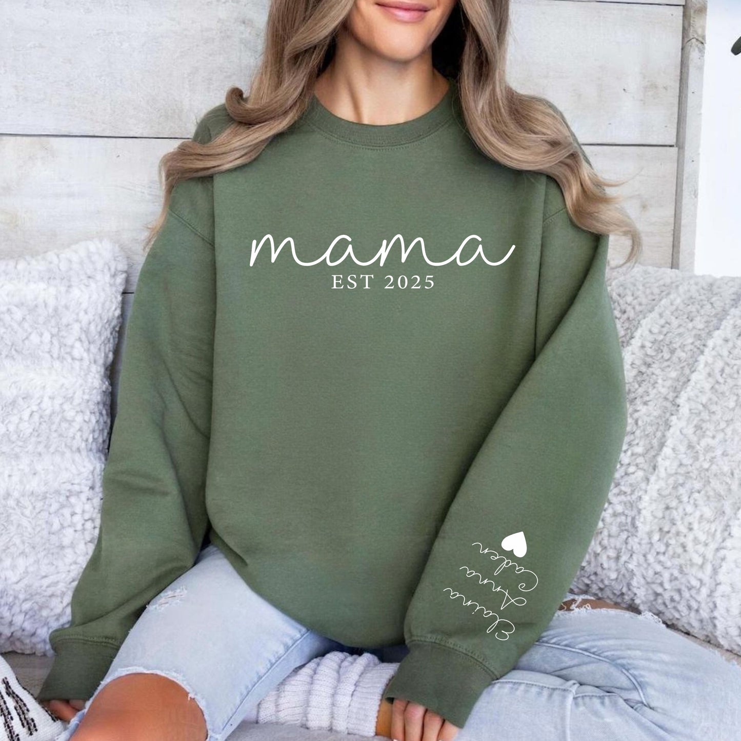 Individuelles Mama Sweatshirt mit Kindernamen auf dem Ärmel