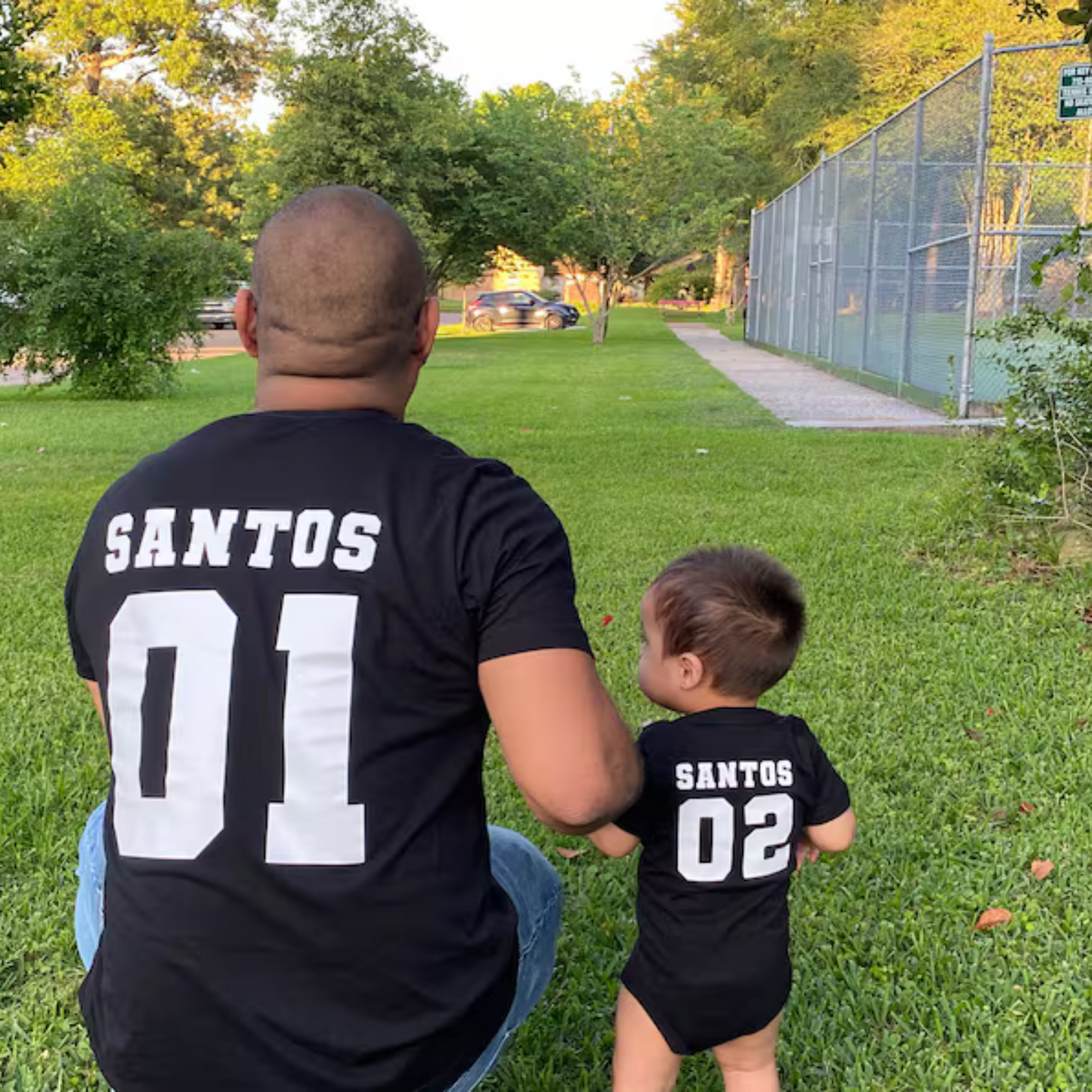 Personalisiertes Papa-Shirt - Geschenk zum Vatertag mit Nachnamen