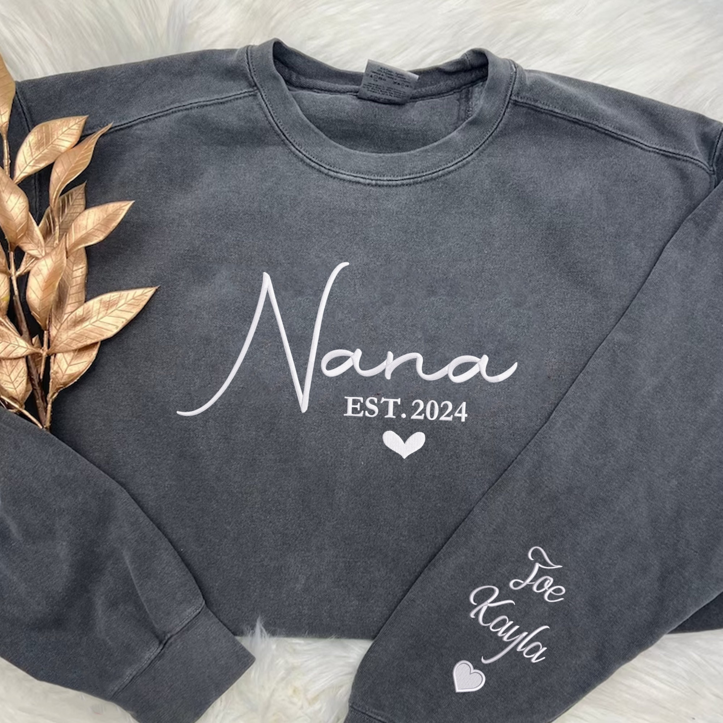 Personalisiertes besticktes Sweatshirt mit Titel für Mütter und Omas – Besonderes Geschenk für Mama