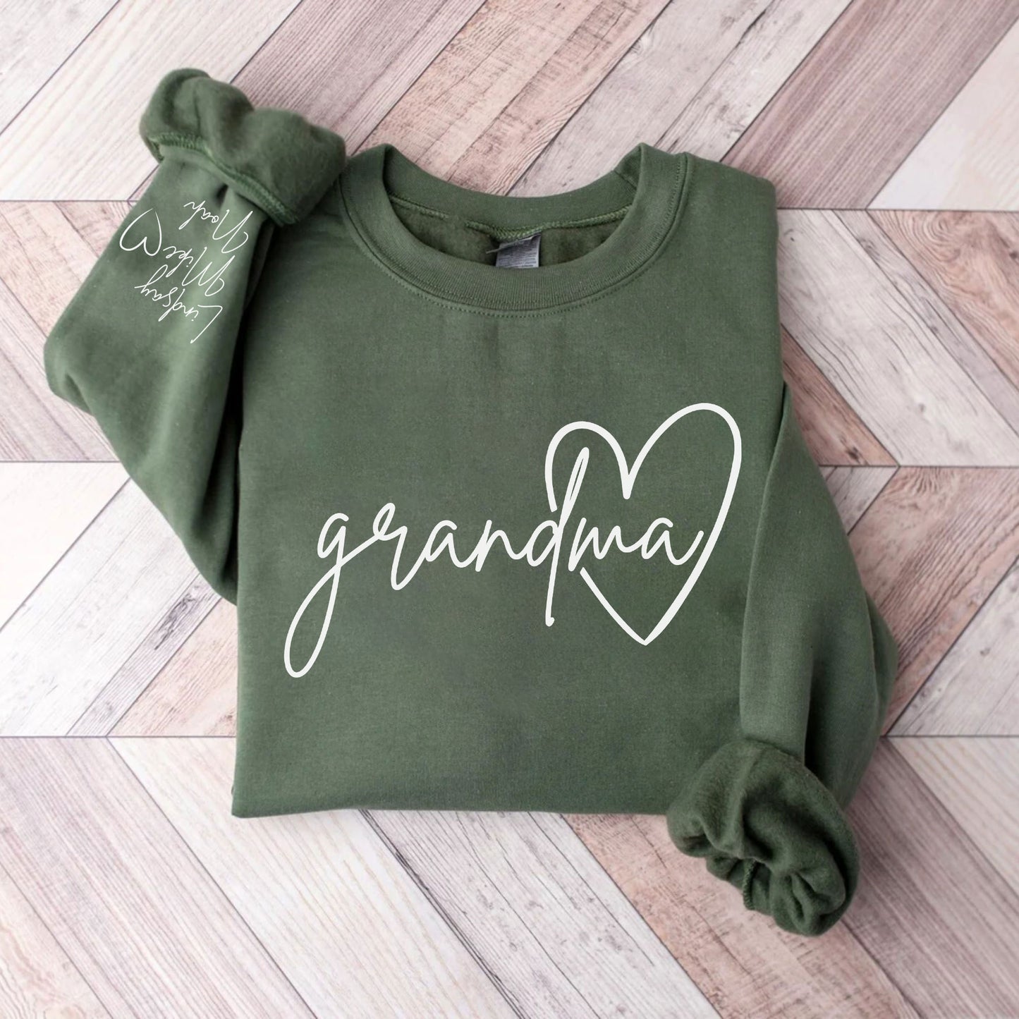 Personalisierter Oma-Pullover mit den Namen der Enkelkinder auf dem Ärmel, Geschenk für Oma