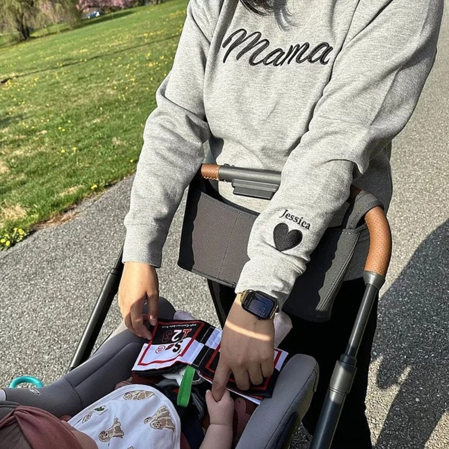 Individuell besticktes Mama Sweatshirt mit Namen, Geschenk für Mama