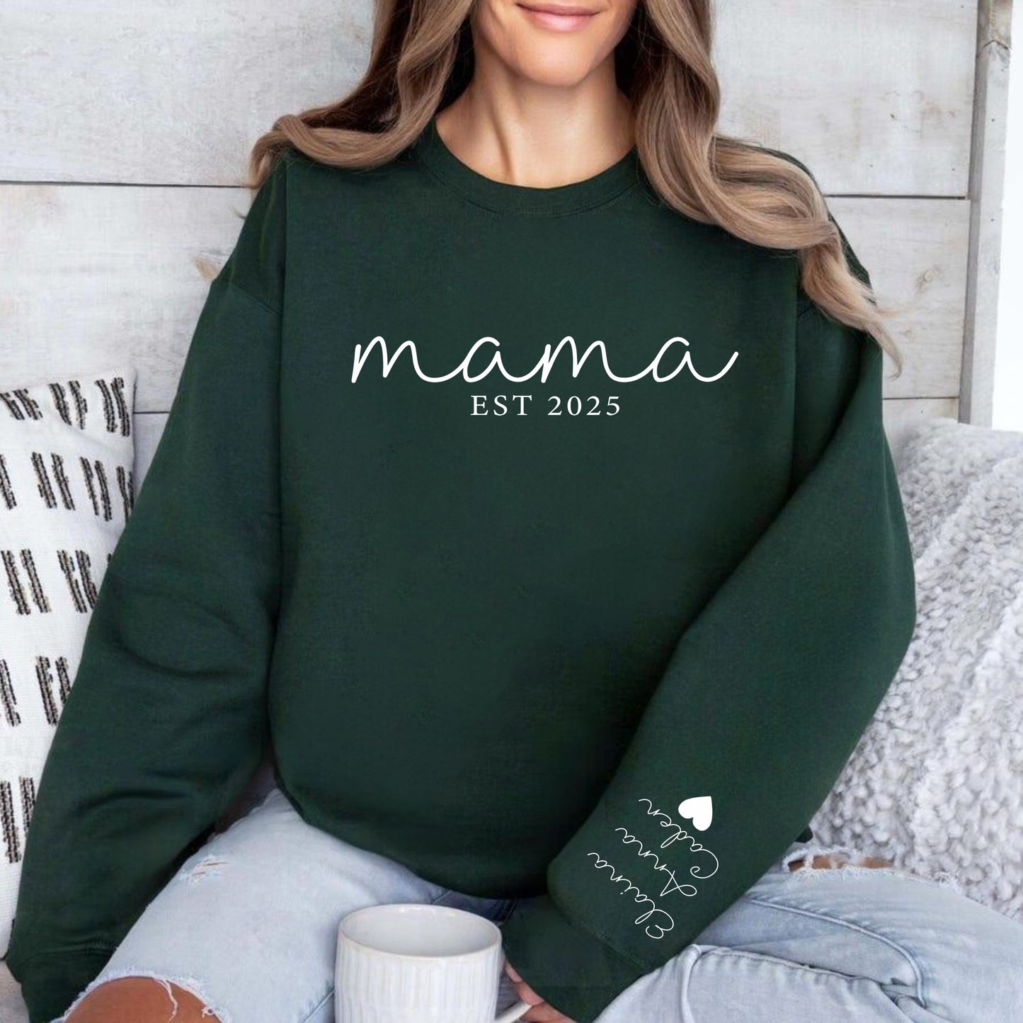 Individuelles Mama Sweatshirt mit Kindernamen auf dem Ärmel