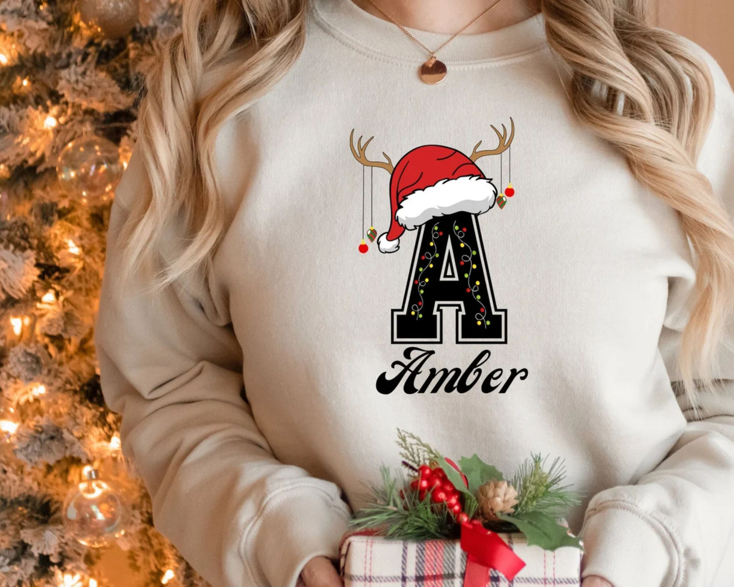 Weihnachtliches Shirt mit personalisiertem Namens Initial – Familien Weihnachts Shirt