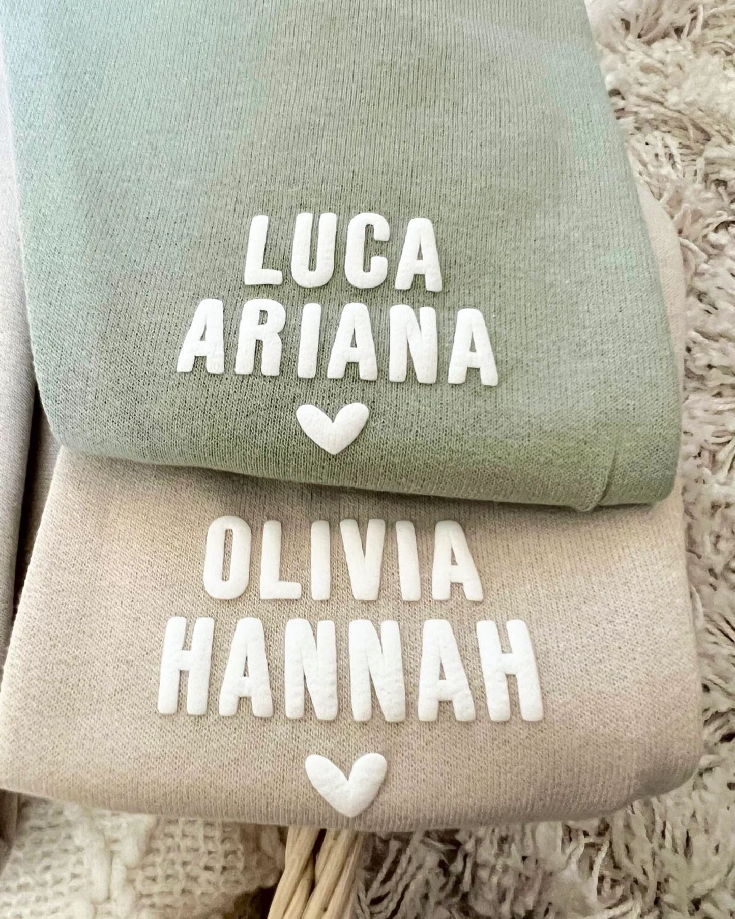 Personalisiertes geprägtes Mama-Sweatshirt mit Namen der Kinder – Geschenk für Mama