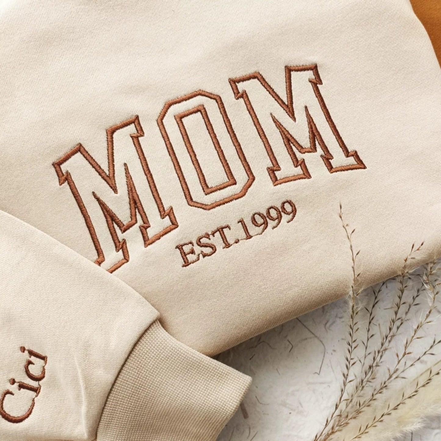 Mom/Dad Est Besticktes Rundhals Sweatshirt