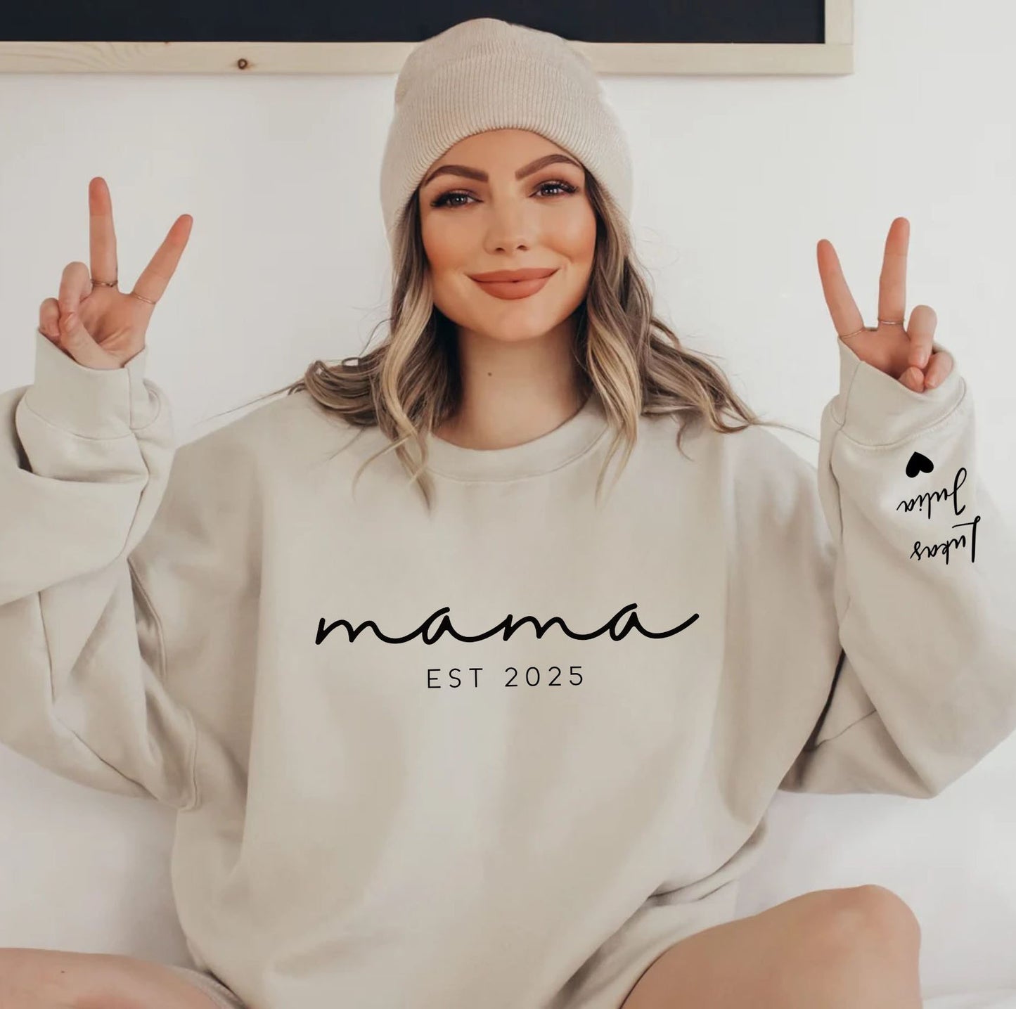 Personalisiertes Mama-Sweatshirt mit Namen der Kinder auf dem Ärmel, Est.-Datum Mama-Outfit