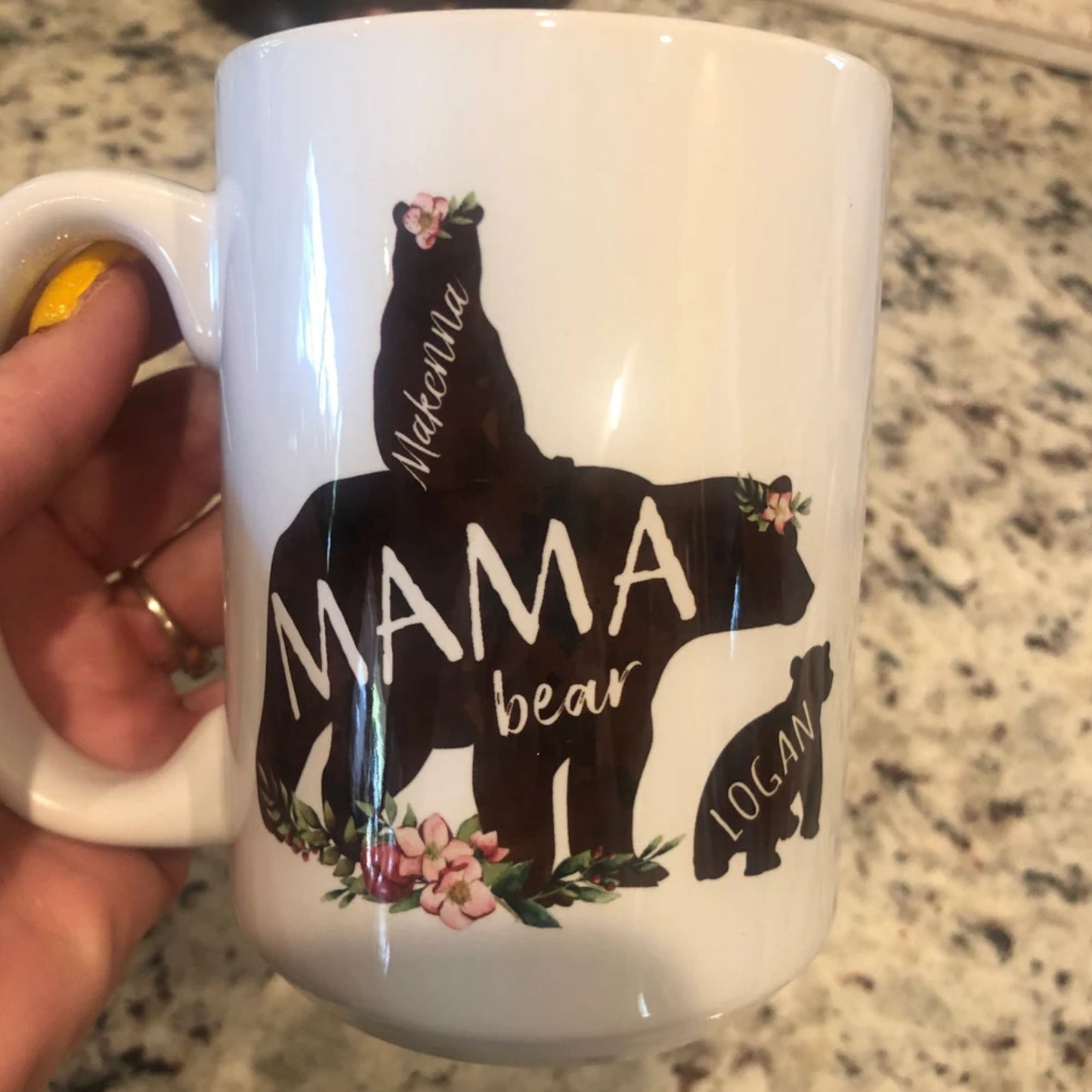 Mama Bär mit ihren Bärchen Kaffeebecher – Personalisierter Bärenfamilien Becher