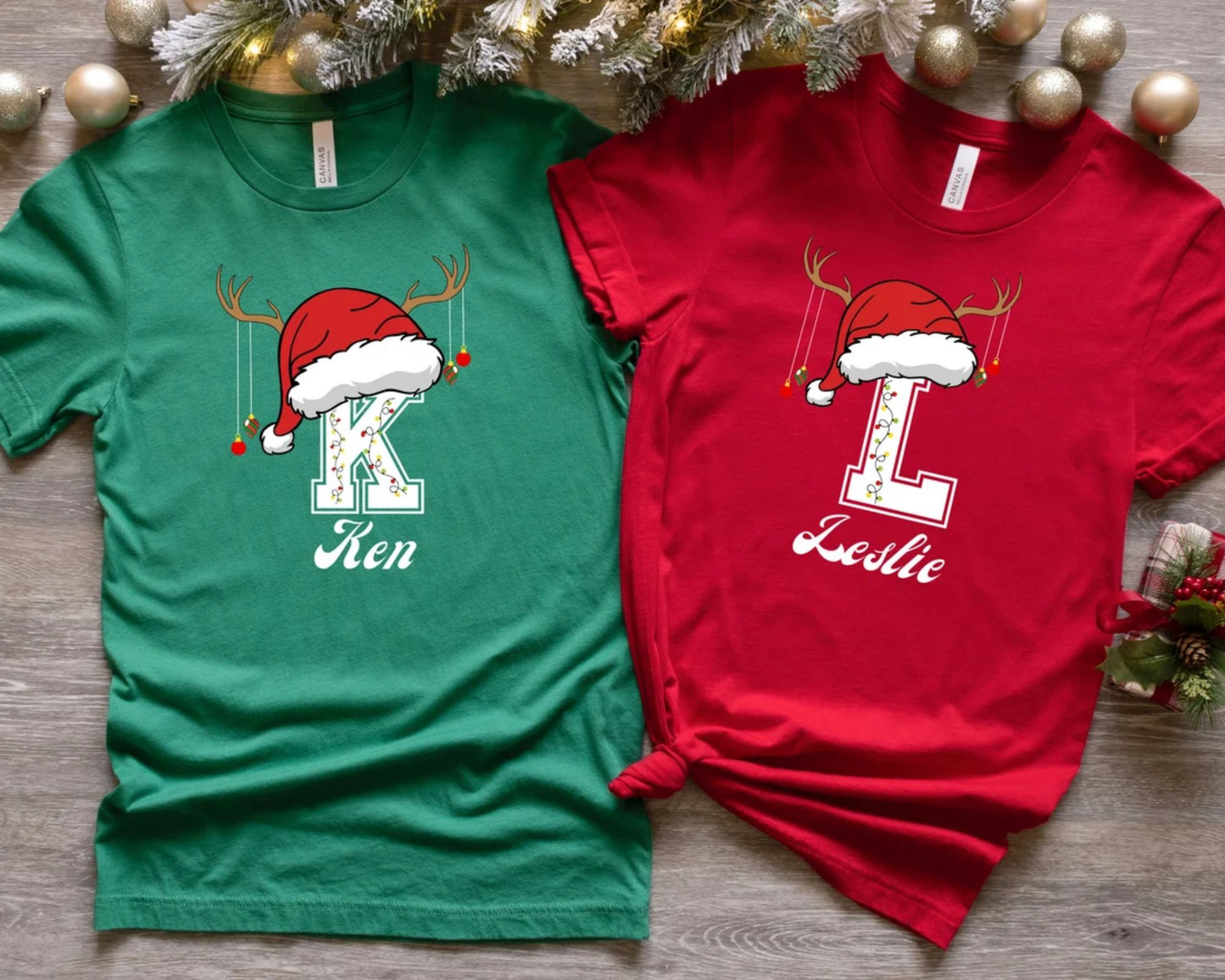 Weihnachtliches Shirt mit personalisiertem Namens Initial – Familien Weihnachts Shirt