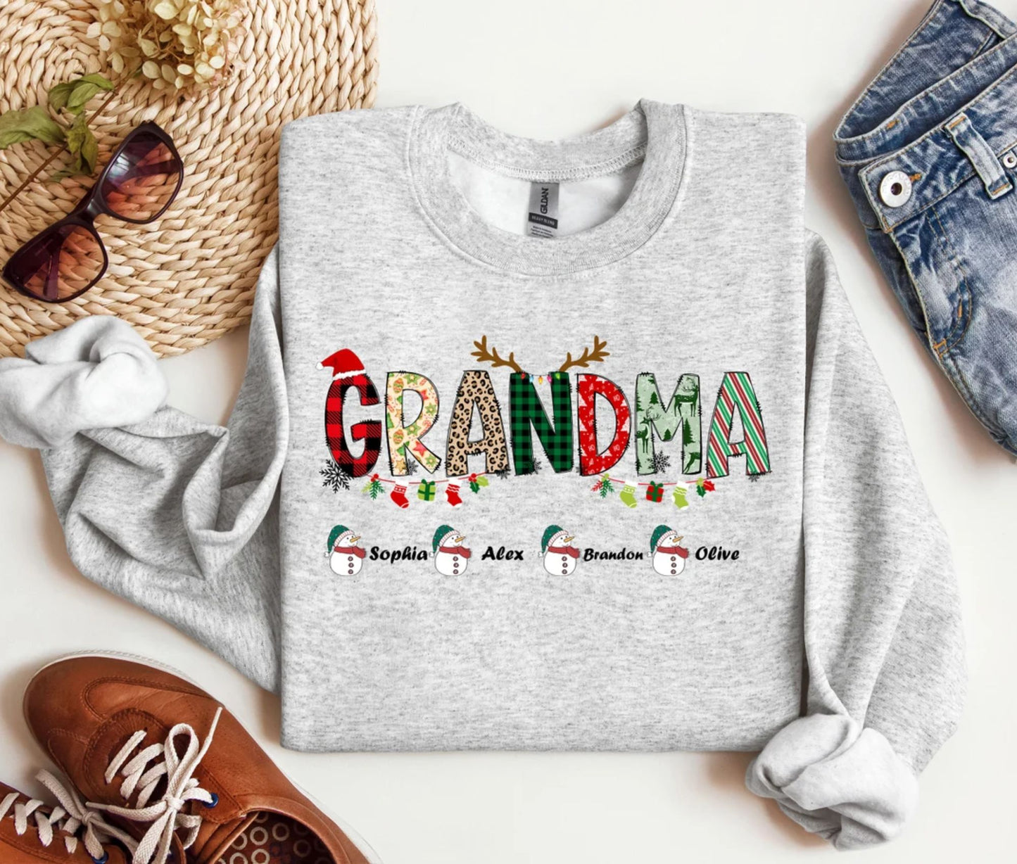 Personalisiertes Oma Sweatshirt mit den Namen der Enkelkinder – Weihnachtsgeschenk für Oma