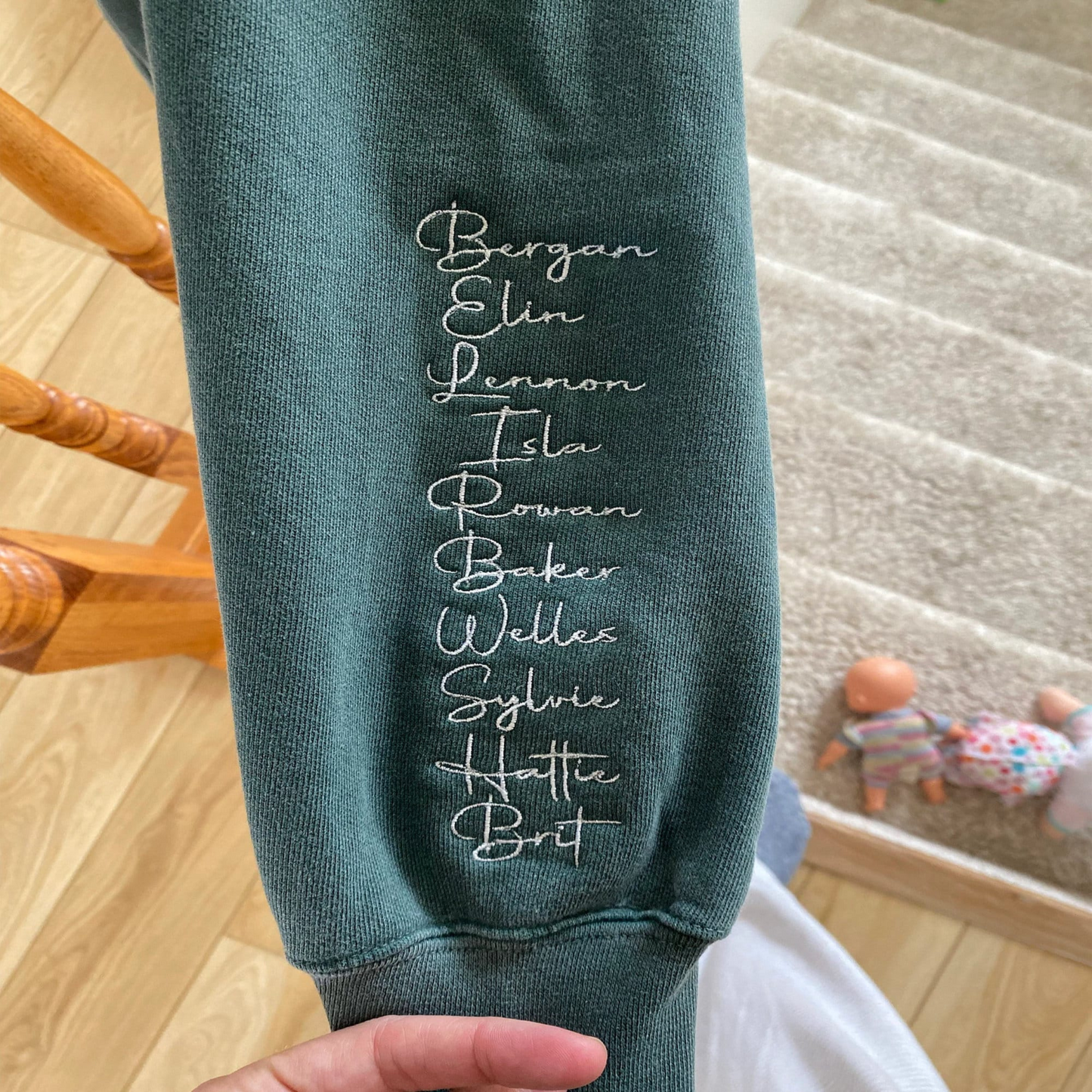 Personalisiertes besticktes Sweatshirt mit Titel für Mütter und Omas – Besonderes Geschenk für Mama