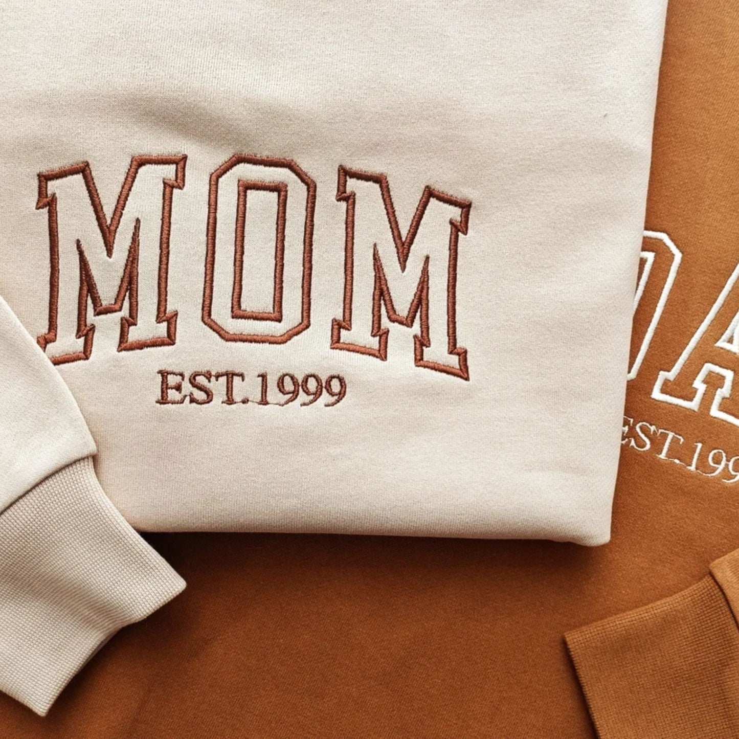 Mom/Dad Est Besticktes Rundhals Sweatshirt
