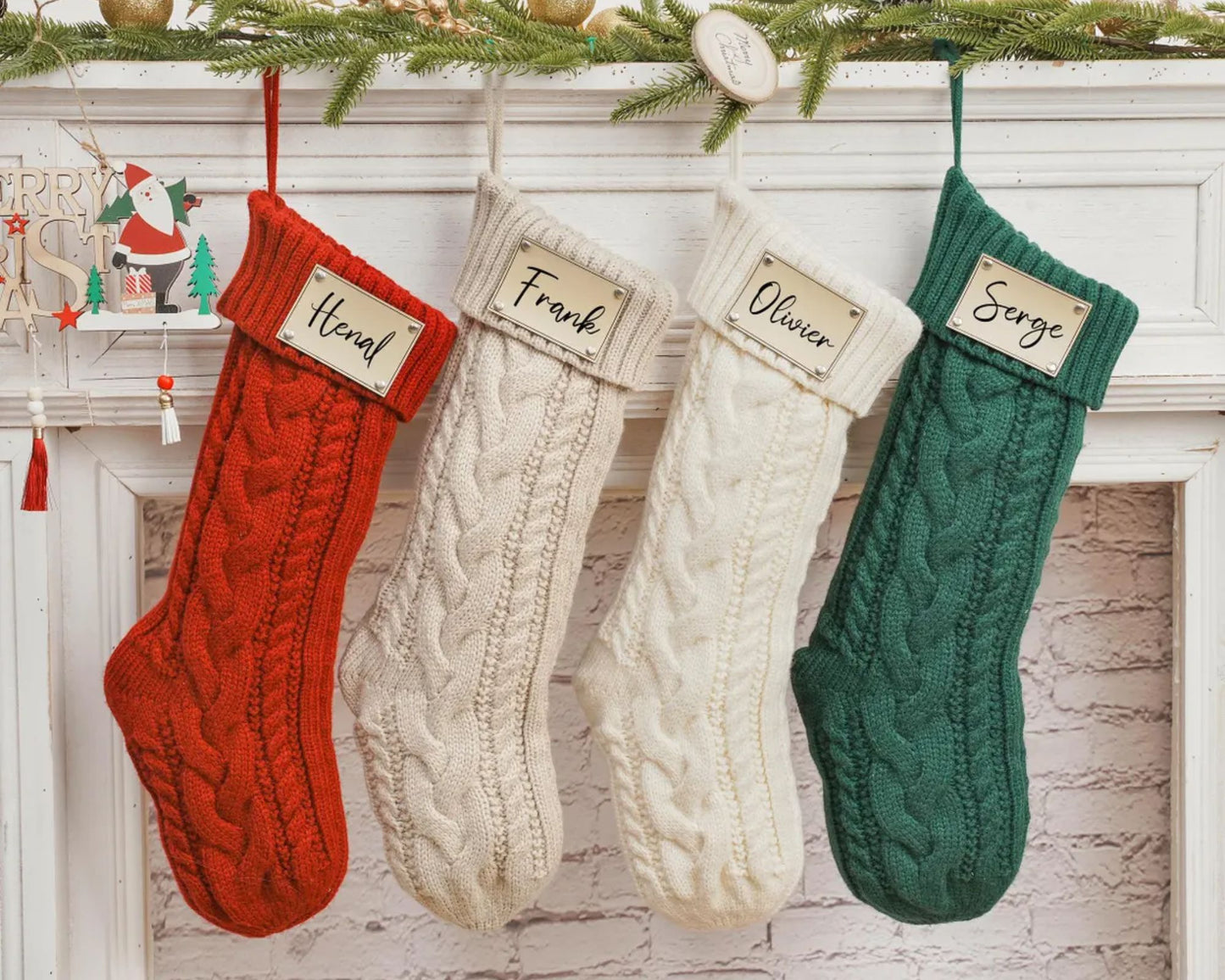 Individuelle gestrickte Weihnachtsstrümpfe, personalisierte Strümpfe mit Lederaufnäher