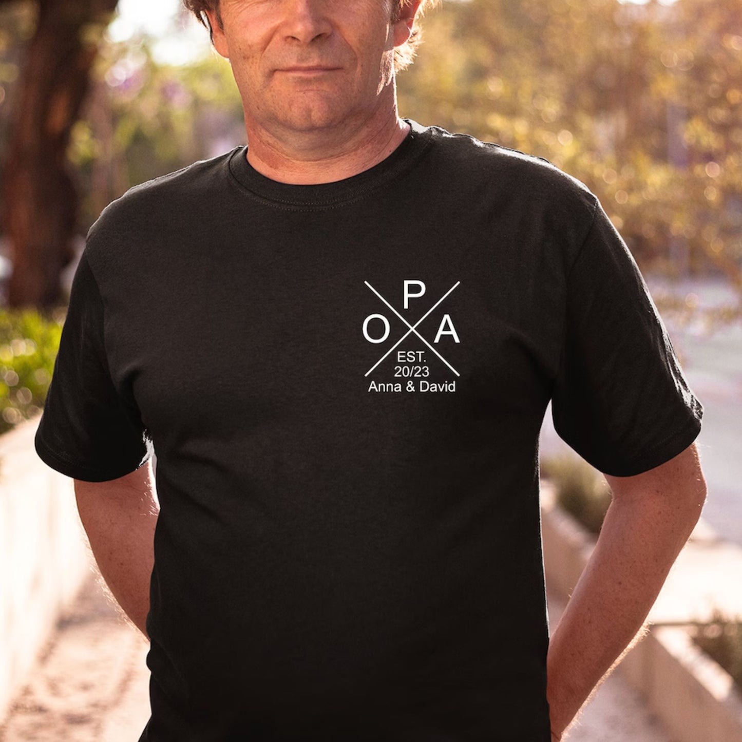 Opa-Stolz: Personalisiertes Shirt mit Namen der Kinder und Geburtsjahr