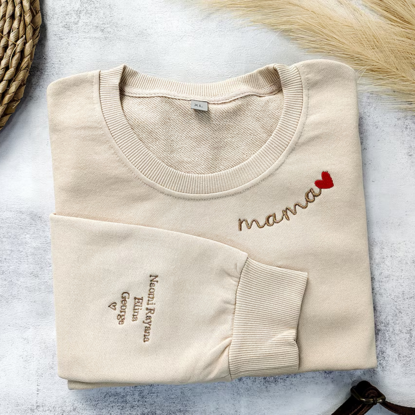 Individuell besticktes MomLove-Sweatshirt – Geschenk für Mama