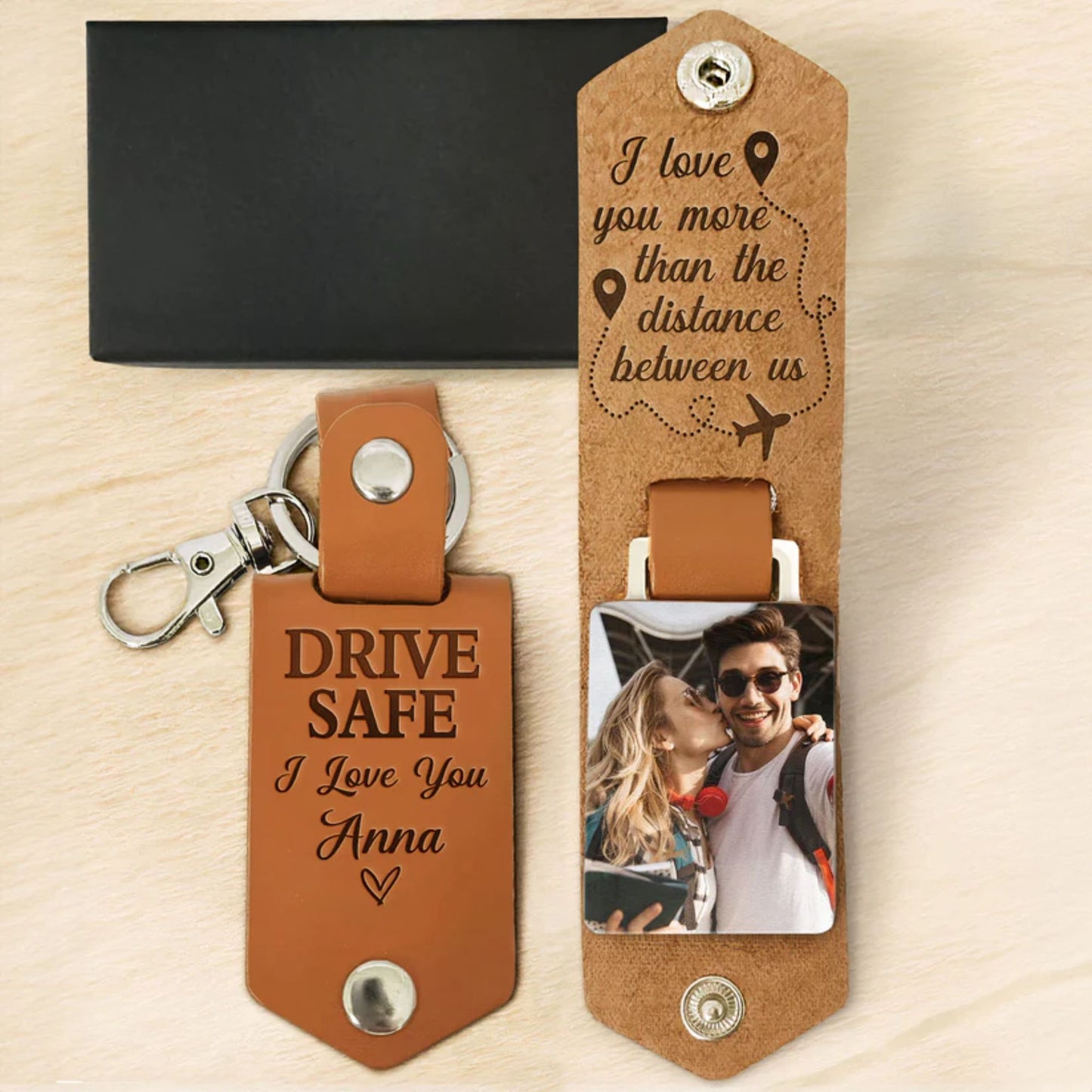 Fahre sicher ich liebe dich mehr als die Entfernung zwischen uns – Personalisierter Leder Foto Schlüsselanhänger