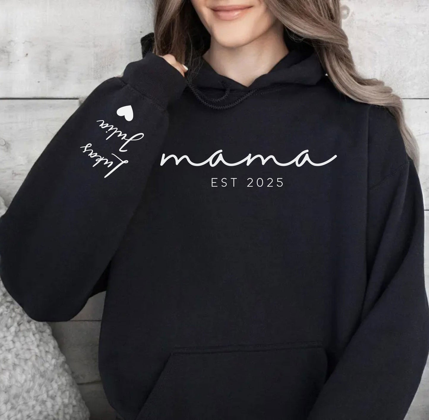 Personalisiertes Mama-Sweatshirt mit Namen der Kinder auf dem Ärmel, Est.-Datum Mama-Outfit