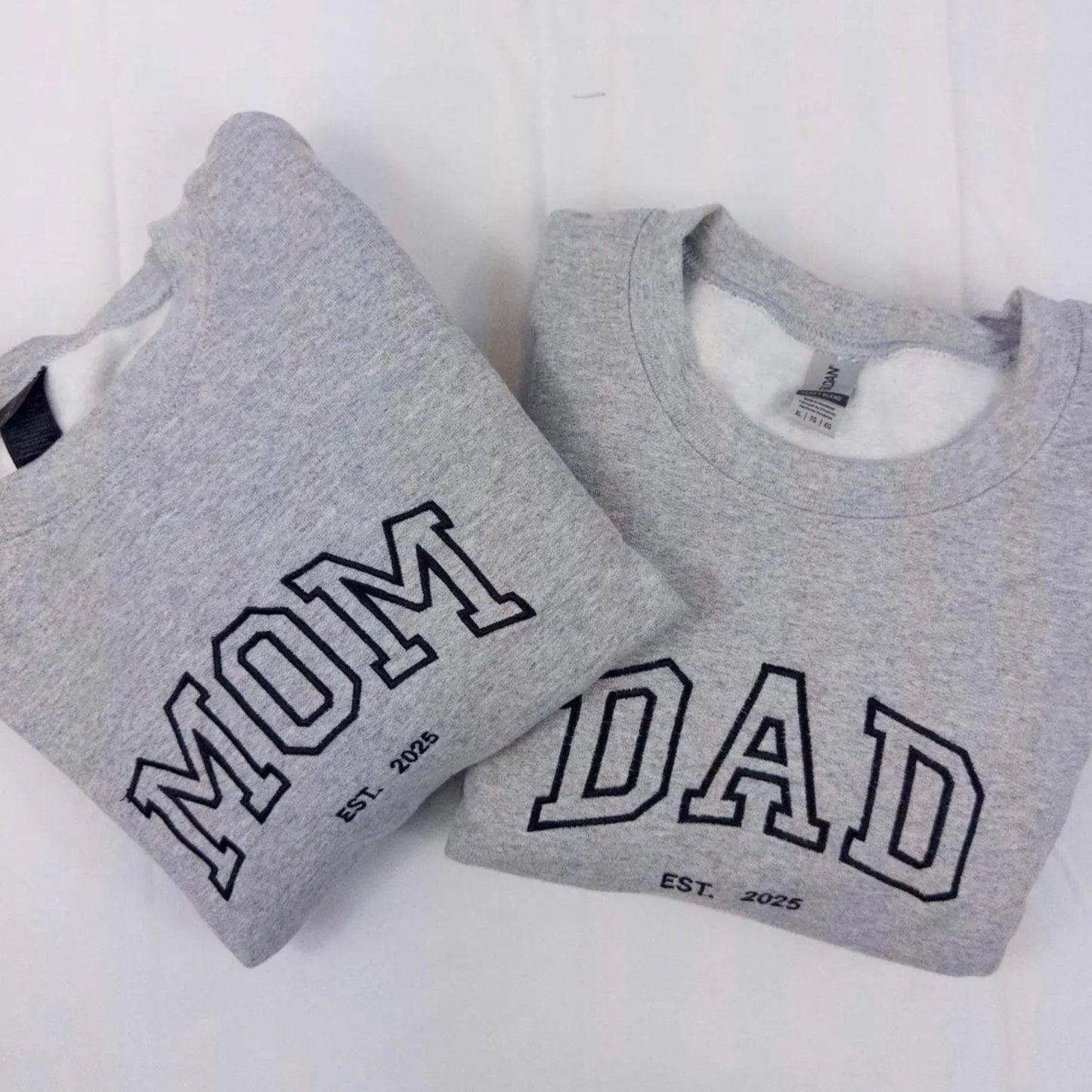 Besticktes PAPA & MAMA Est. Jahr Sweatshirt