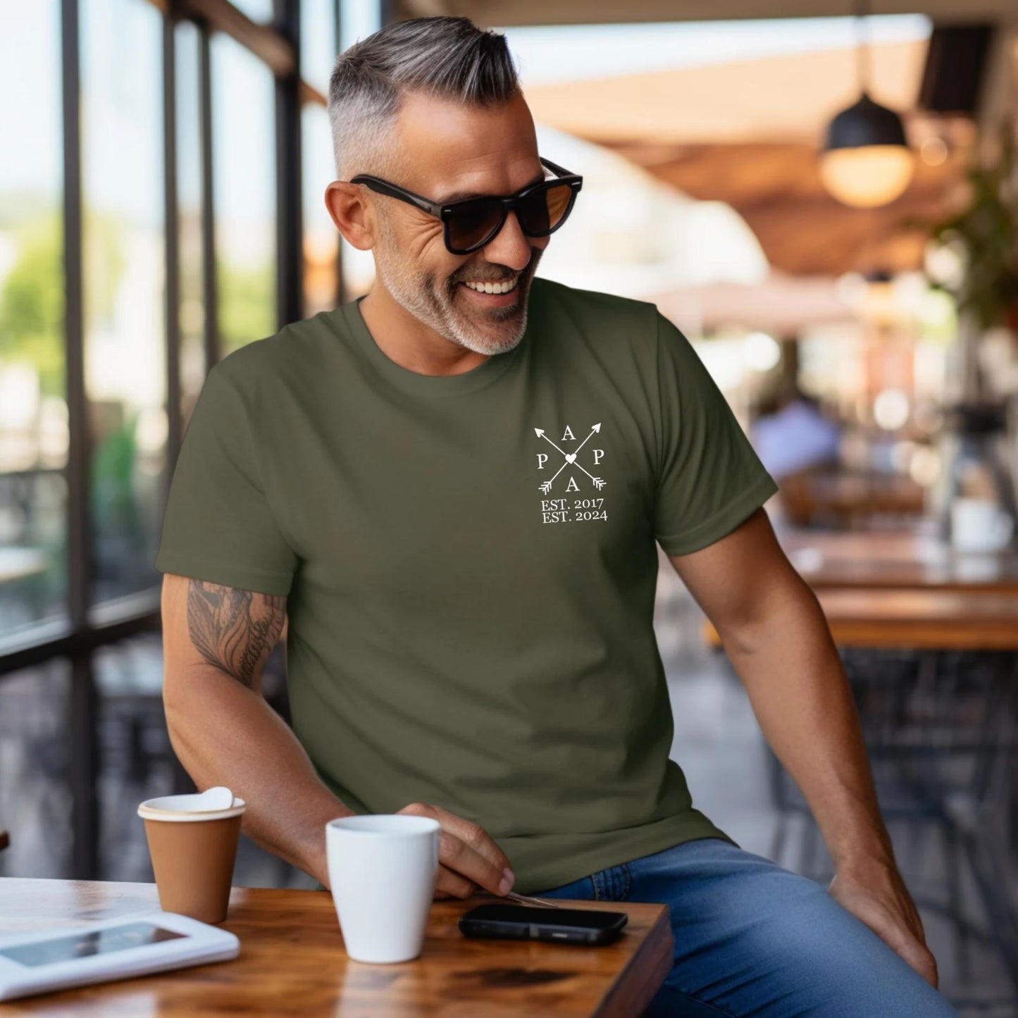 Papa-Edition: T-Shirt mit dem Namen des Kindes und Geburtsjahr – Vatertagsgeschenk