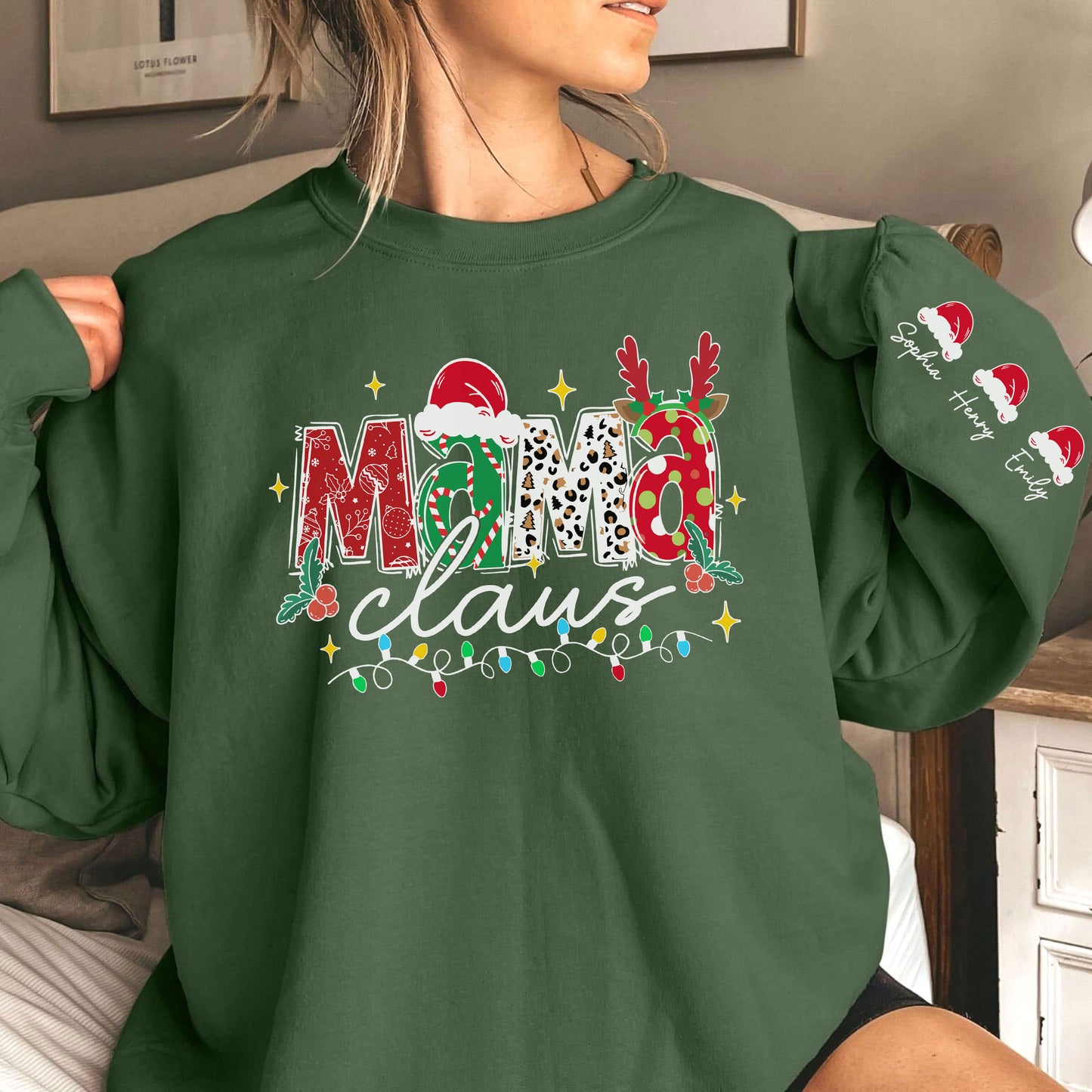 Personalisierter Mama Claus Sweatshirt mit Namen der Kinder auf dem Ärmel - Weihnachtsgeschenk für Mama