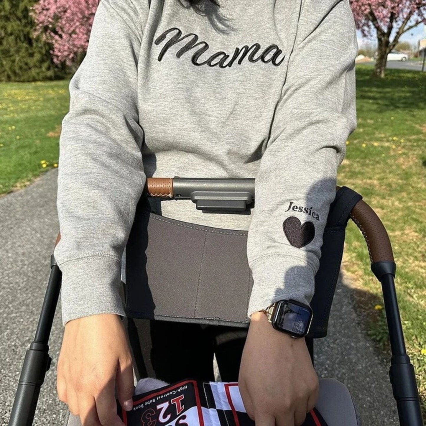 Individuell besticktes Mama Sweatshirt mit Namen, Geschenk für Mama