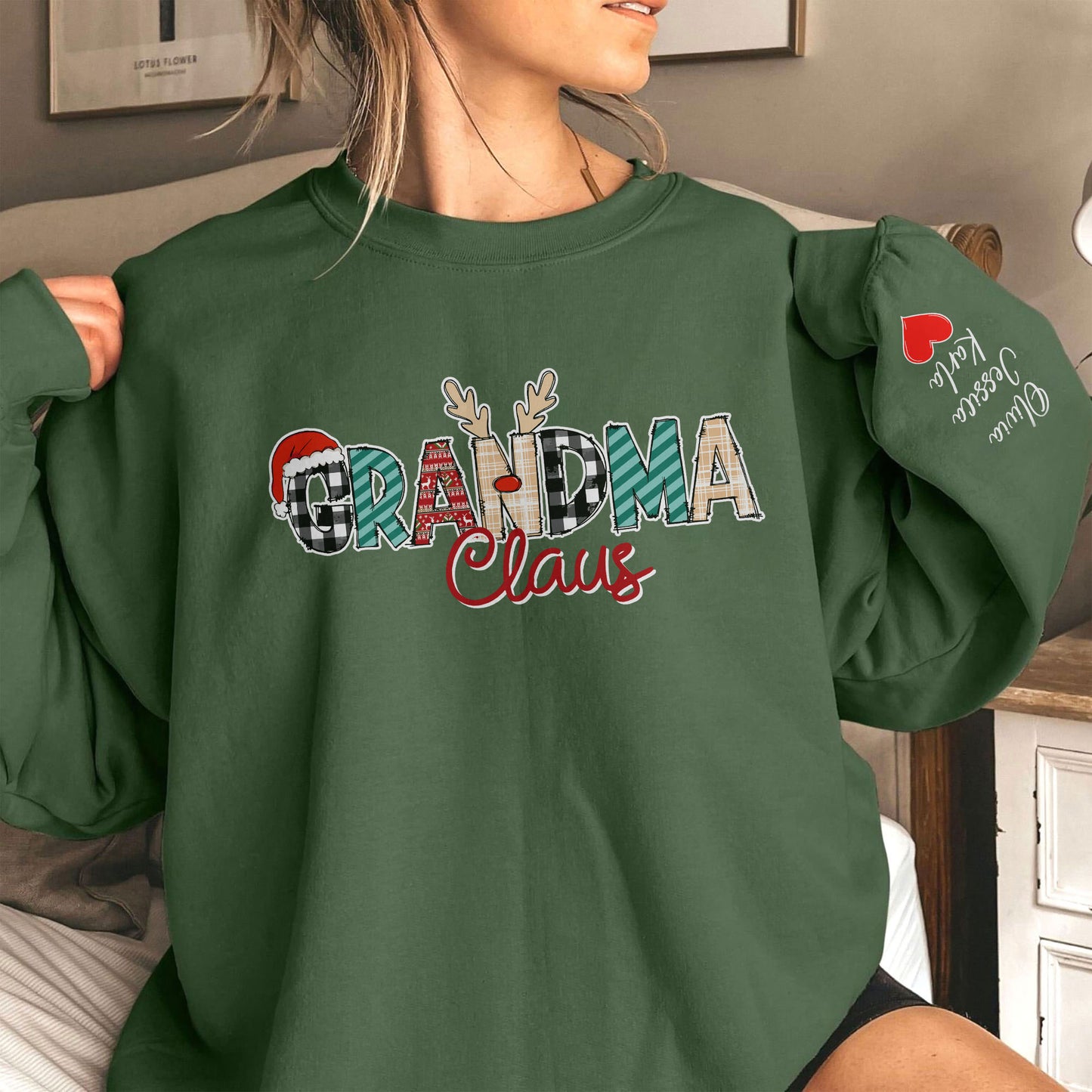 Personalisiertes Weihnachts Grandma Claus Sweatshirt und Hoodie – Weihnachtsgeschenk für Oma