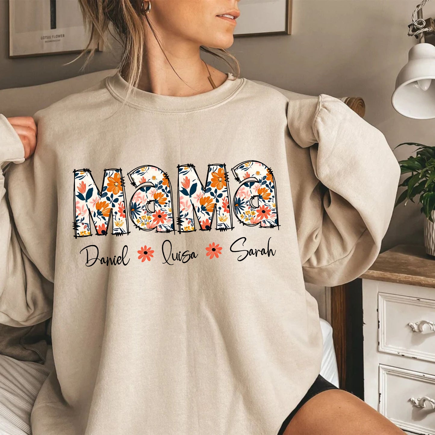 Personalisiertes Blumen-Mama-Shirt mit Kindernamen, Individuelles Mama-Sweatshirt