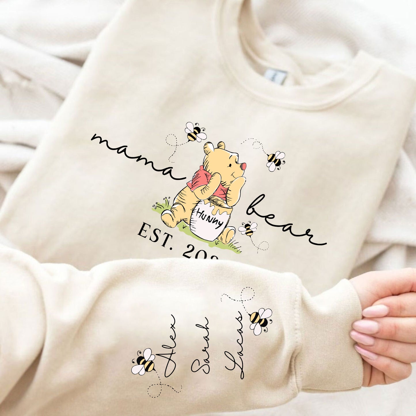 Personalisierte Mama Bär Shirt - Mama Est Sweatshirt mit dem Namen des Kindes auf dem Ärmel