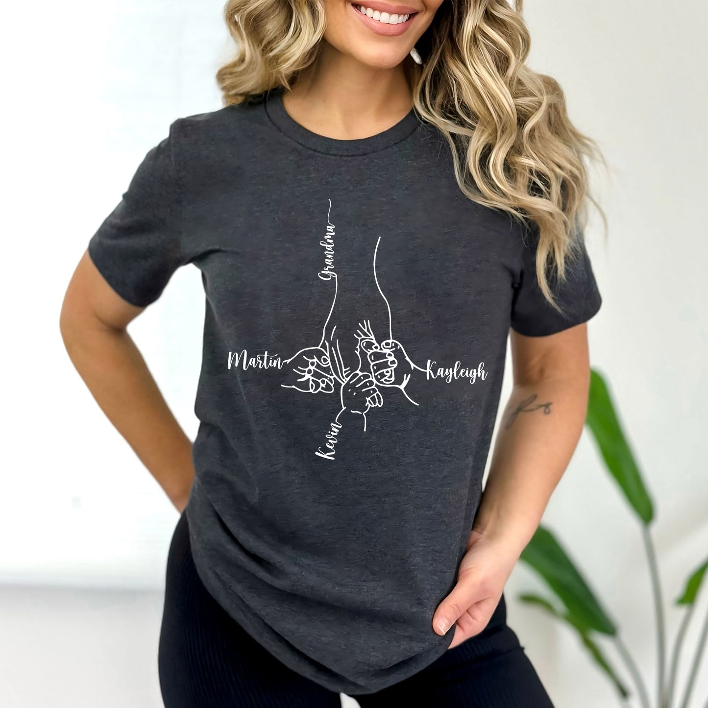 Personalisiertes Oma,Mama und Enkelkinderhände Unisex Shirt, Muttertagsgeschenk