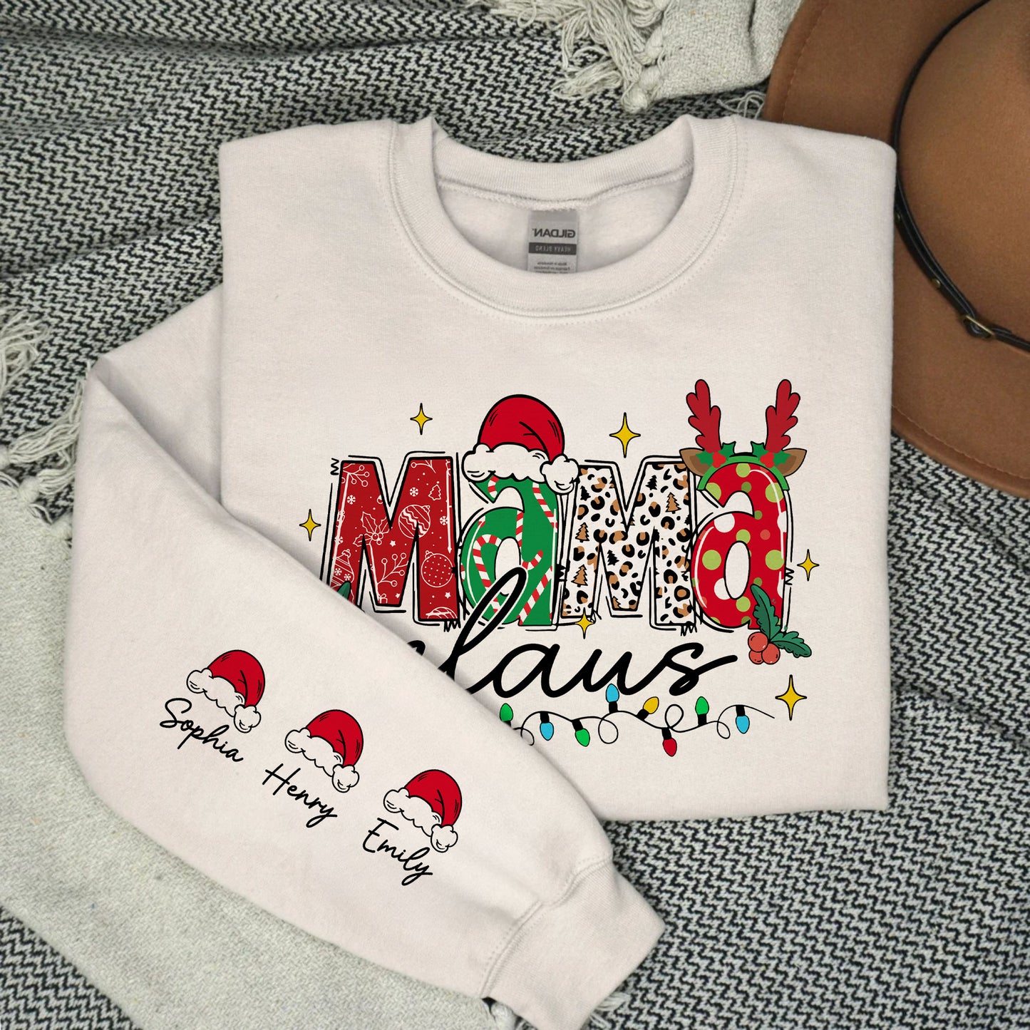 Personalisierter Mama Claus Sweatshirt mit Namen der Kinder auf dem Ärmel - Weihnachtsgeschenk für Mama