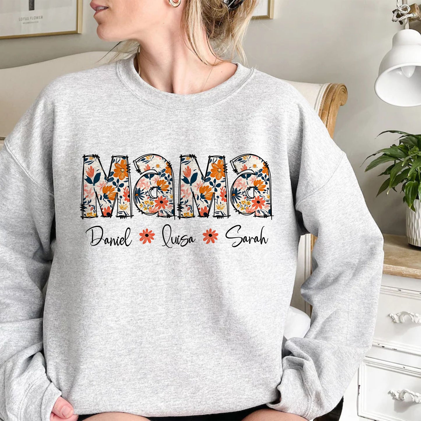 Personalisiertes Blumen-Mama-Shirt mit Kindernamen, Individuelles Mama-Sweatshirt
