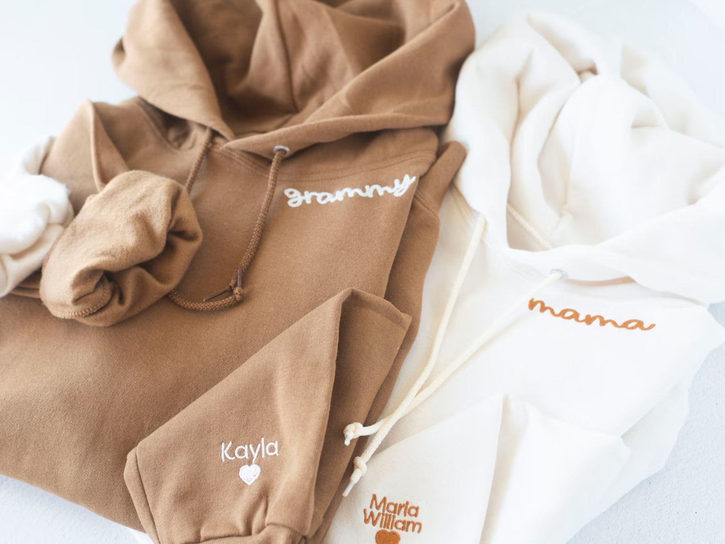 Individuell bestickter Mama-Hoodie mit den Namen der Kinder, personalisiertes besticktes Sweatshirt, Geschenk für Mama