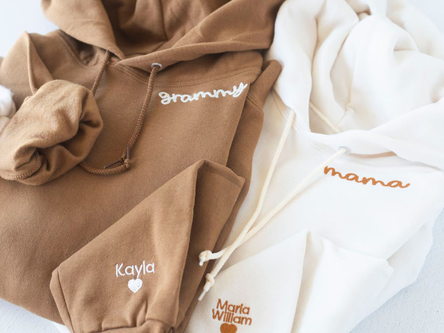 Individuell bestickter Mama-Hoodie mit den Namen der Kinder, personalisiertes besticktes Sweatshirt, Geschenk für Mama