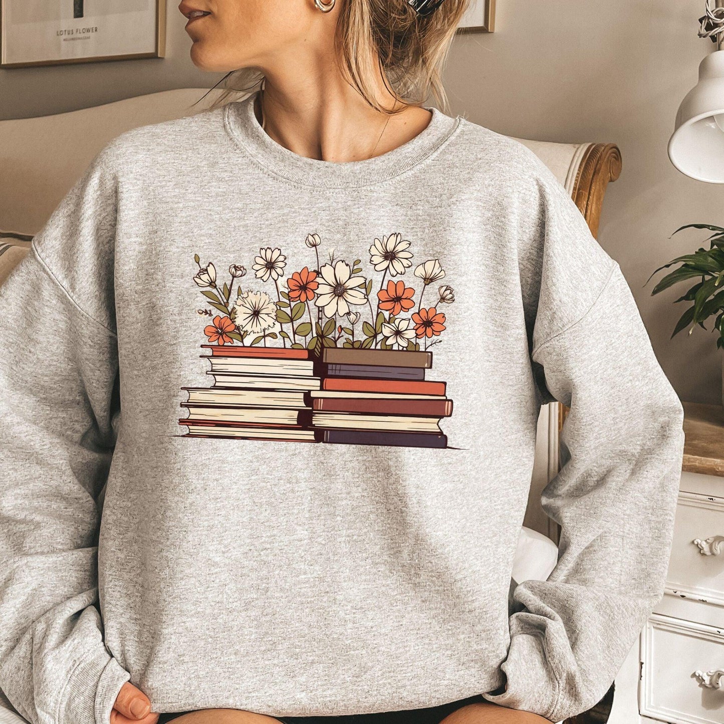 Blumen Buch Sweatshirt - Bücherwurm Geschenk - GiftHaus