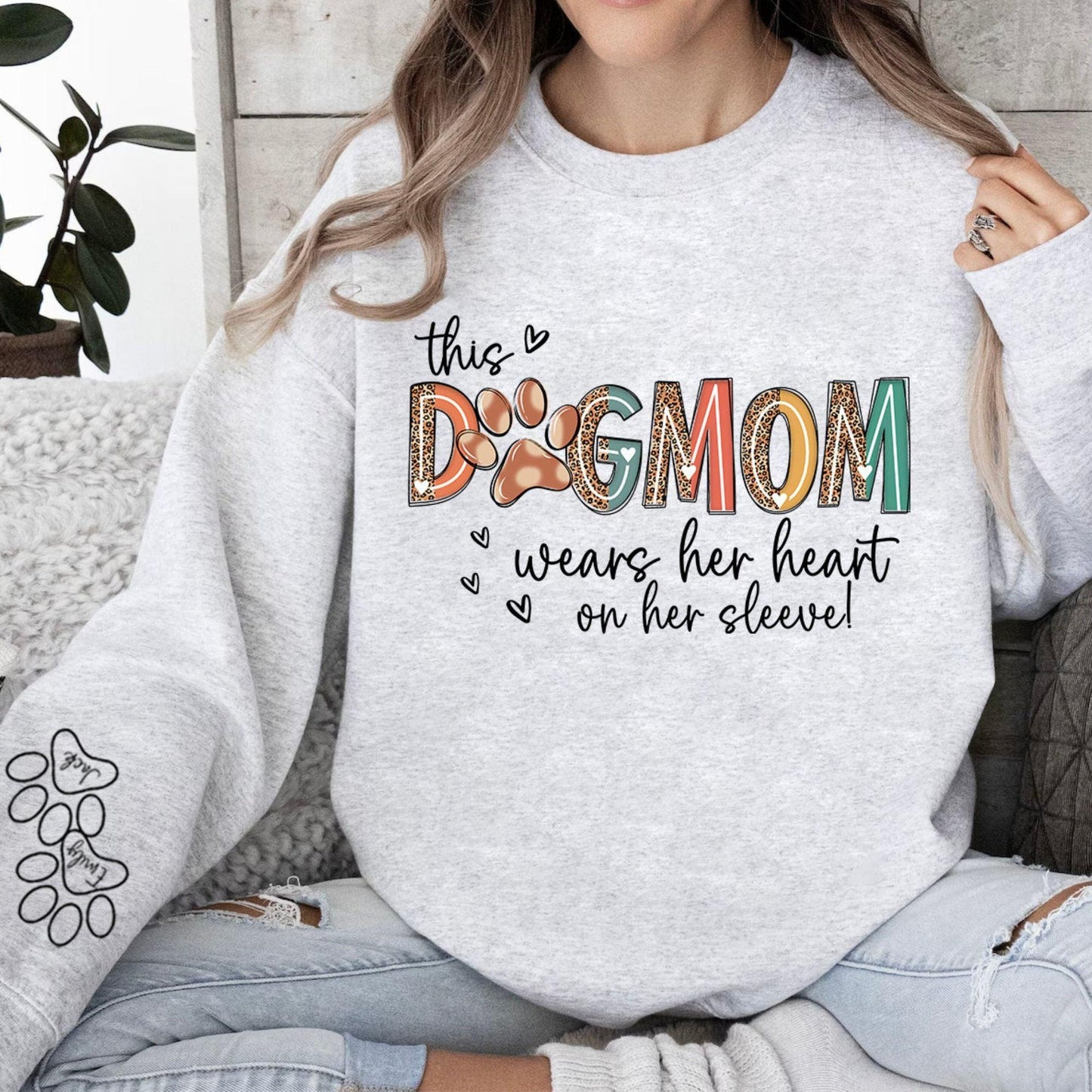 Diese Hundemama trägt ihr Herz auf ihrem Ärmel Sweatshirt – individueller Hundename - GiftHaus