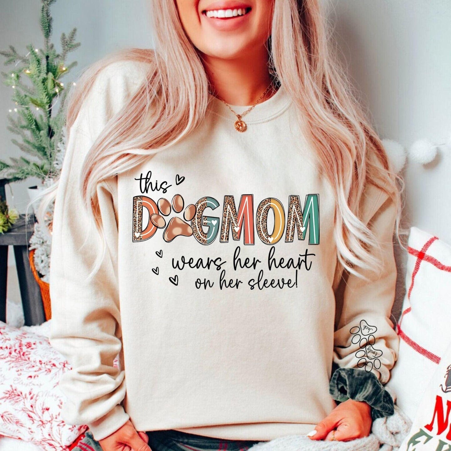 Diese Hundemama trägt ihr Herz auf ihrem Ärmel Sweatshirt – individueller Hundename - GiftHaus