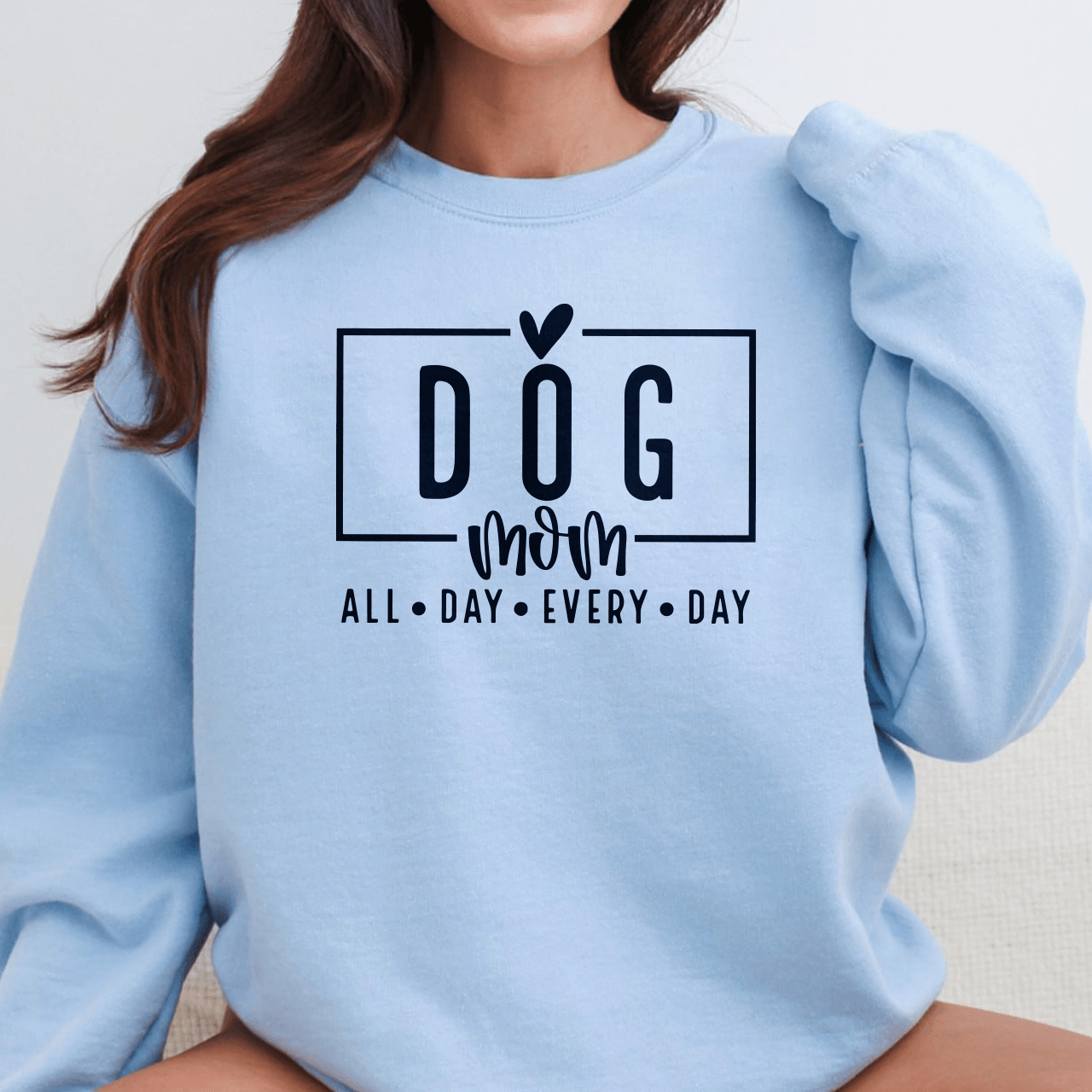Hundemama - jeden Tag, den ganzen Tag Sweatshirt, Geschenk für Hundemama - GiftHaus
