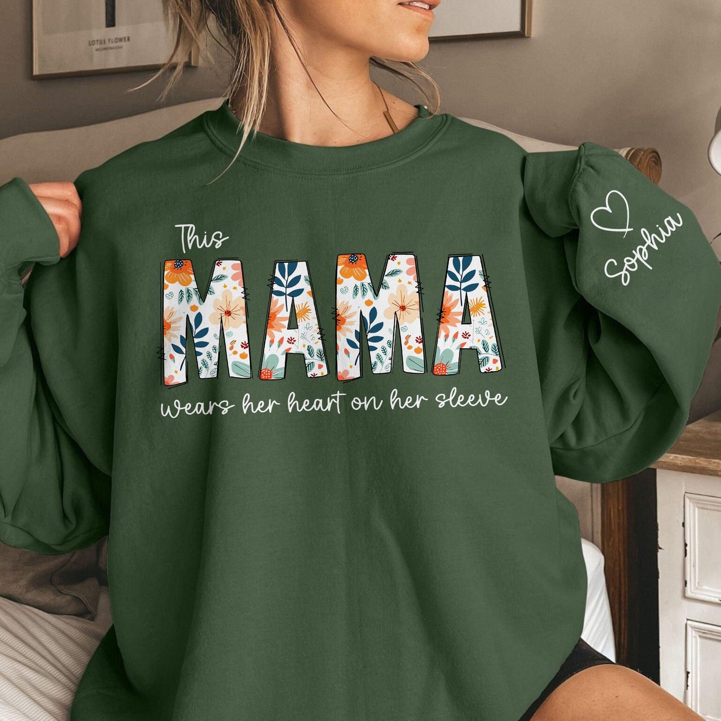 Ich trage mein Herz auf meinem Ärmel Sweatshirt - Personalisiertes Muttergeschenk - GiftHaus