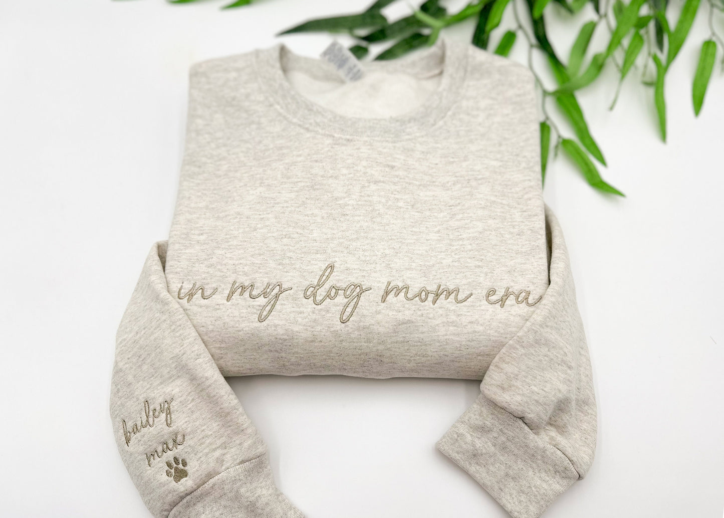 Personalized Dog Mom Shirt with Dog's Name – Perfect Gift for Dog Lovers