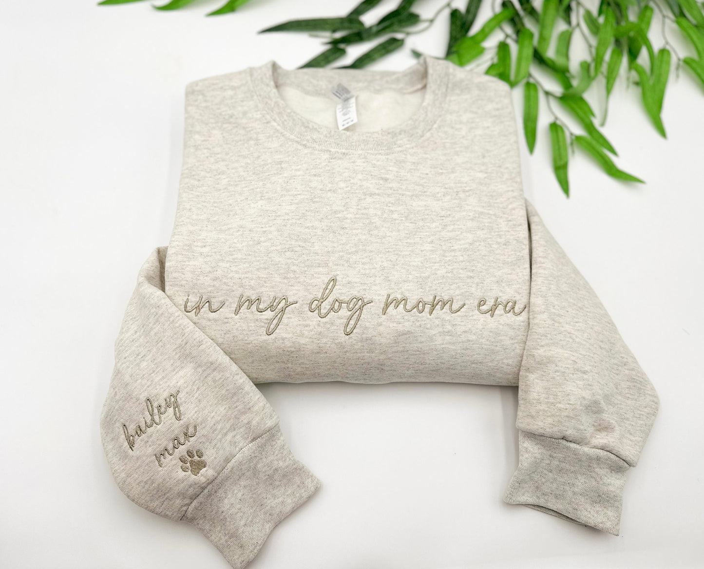 Personalized Dog Mom Shirt with Dog's Name – Perfect Gift for Dog Lovers