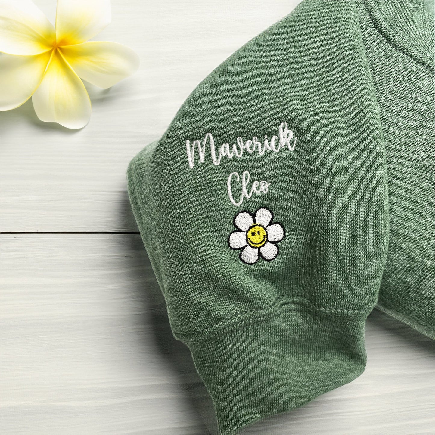 Besticktes Mama-Sweatshirt mit Kindernamen – Besonderes Geschenk für Mütter