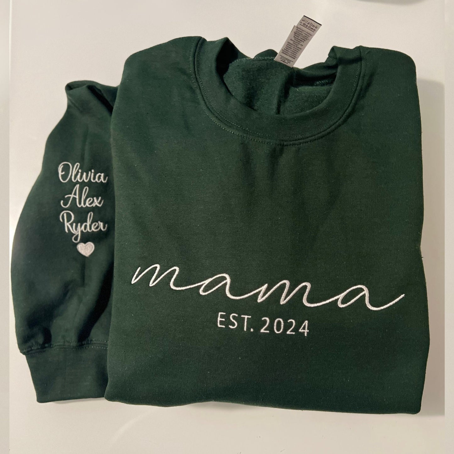 Besticktes Mama-Sweatshirt mit Datum und Kindernamen auf dem Ärmel, personalisiertes besticktes Mama-Sweatshirt