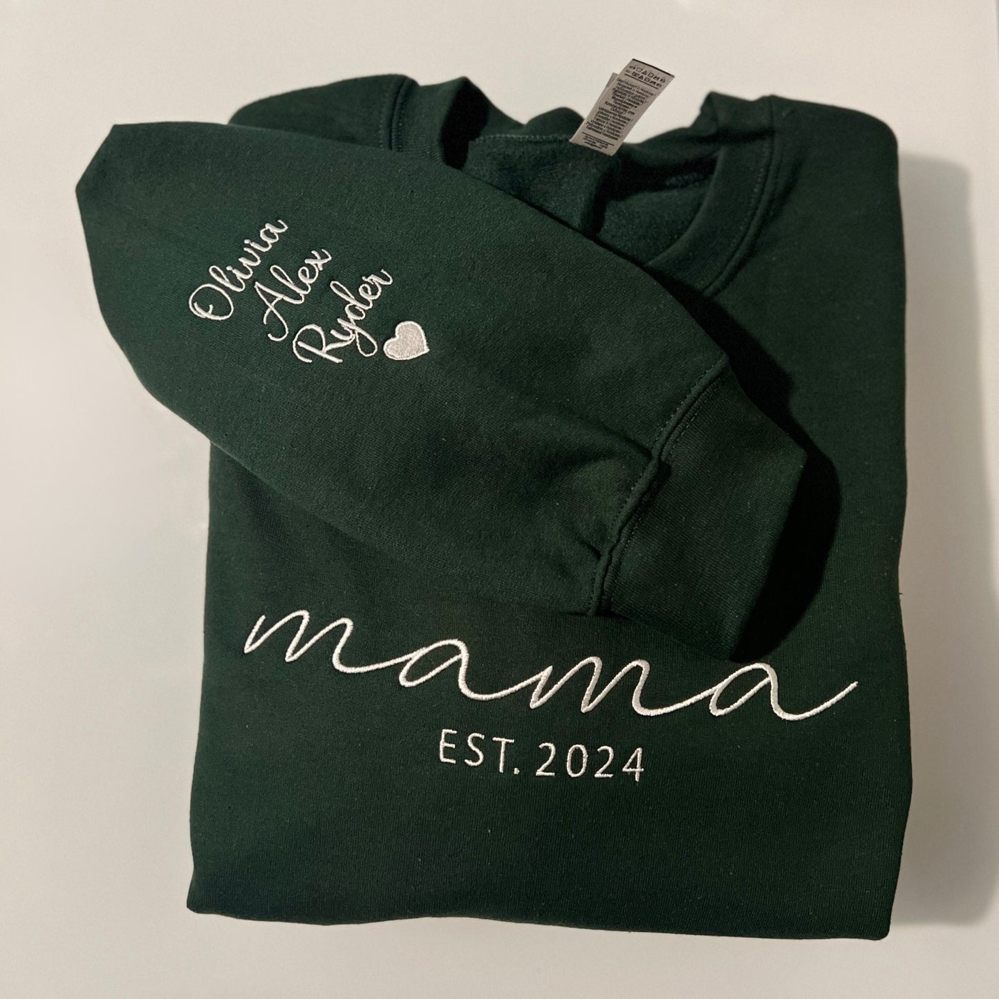 Besticktes Mama-Sweatshirt mit Datum und Kindernamen auf dem Ärmel, personalisiertes besticktes Mama-Sweatshirt