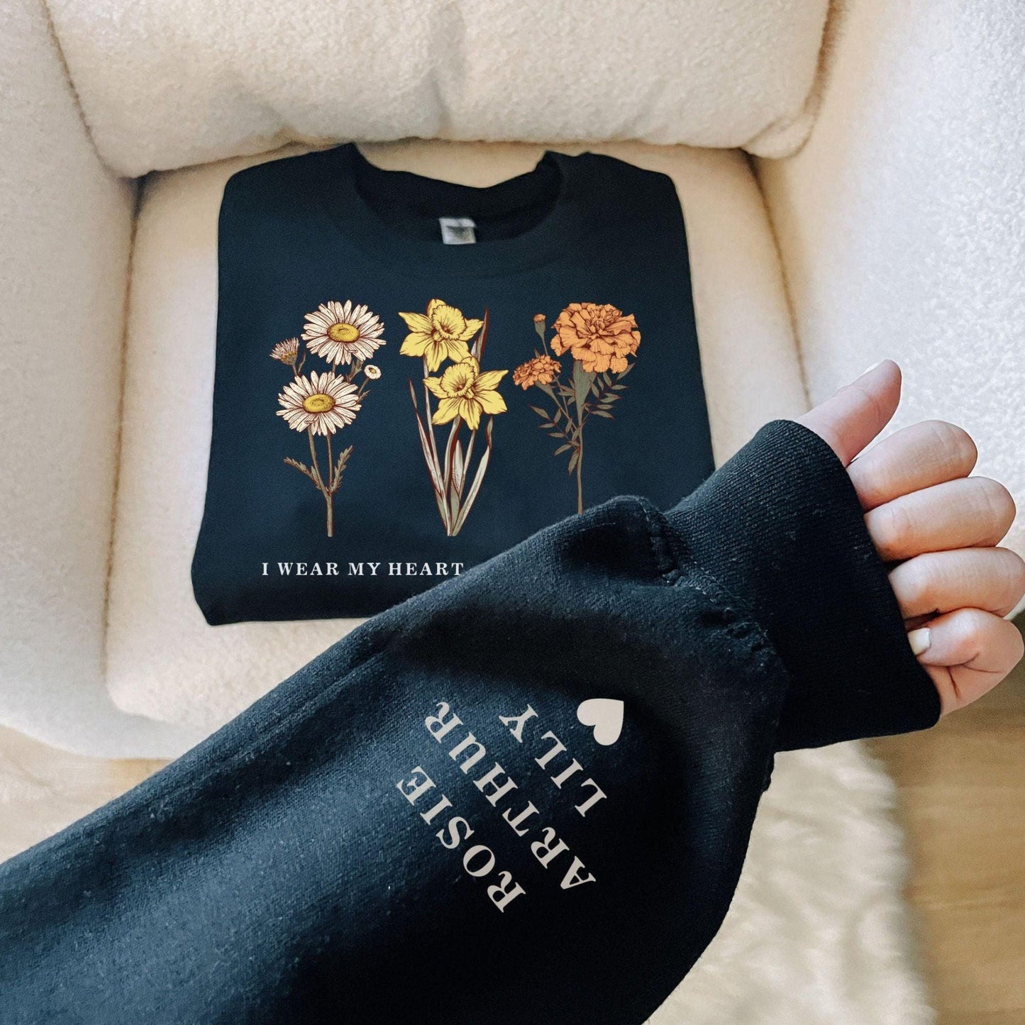 Individuelles Geburtsmonat Sweatshirt mit Geburtsblume Sweatshirt und Hoodie - Personalisiertes Geschenk Mama, Oma - GiftHaus