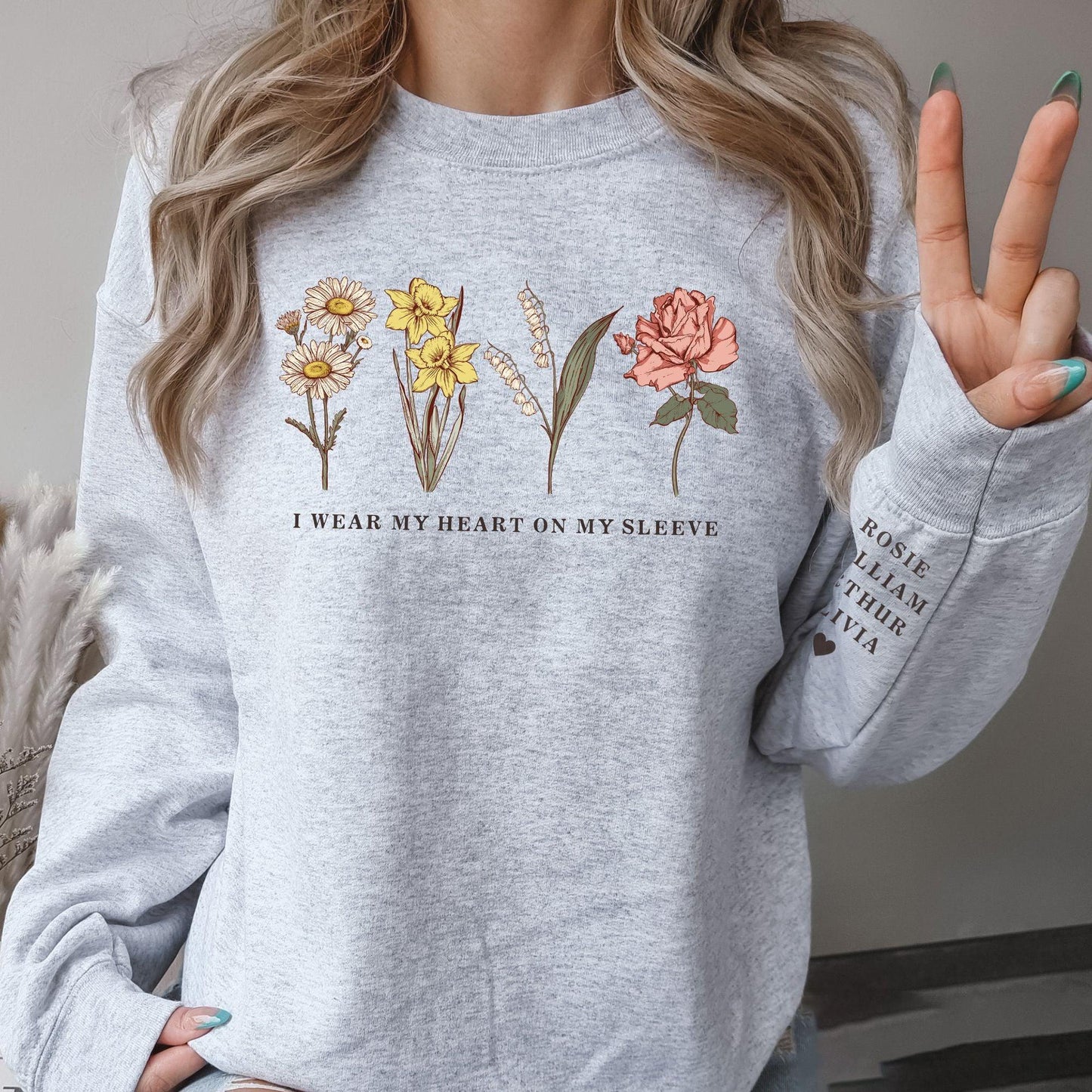 Individuelles Geburtsmonat Sweatshirt mit Geburtsblume Sweatshirt und Hoodie - Personalisiertes Geschenk Mama, Oma - GiftHaus