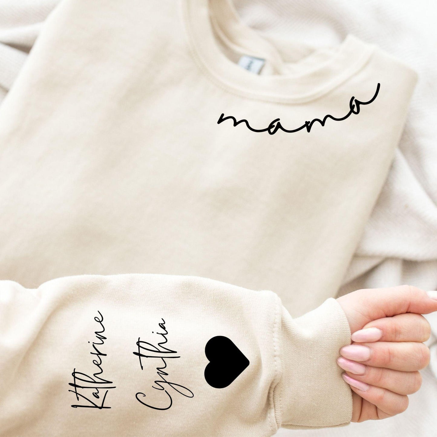 Individuelles Mama-Sweatshirt mit Kindernamen auf dem Sweatshirt - GiftHaus