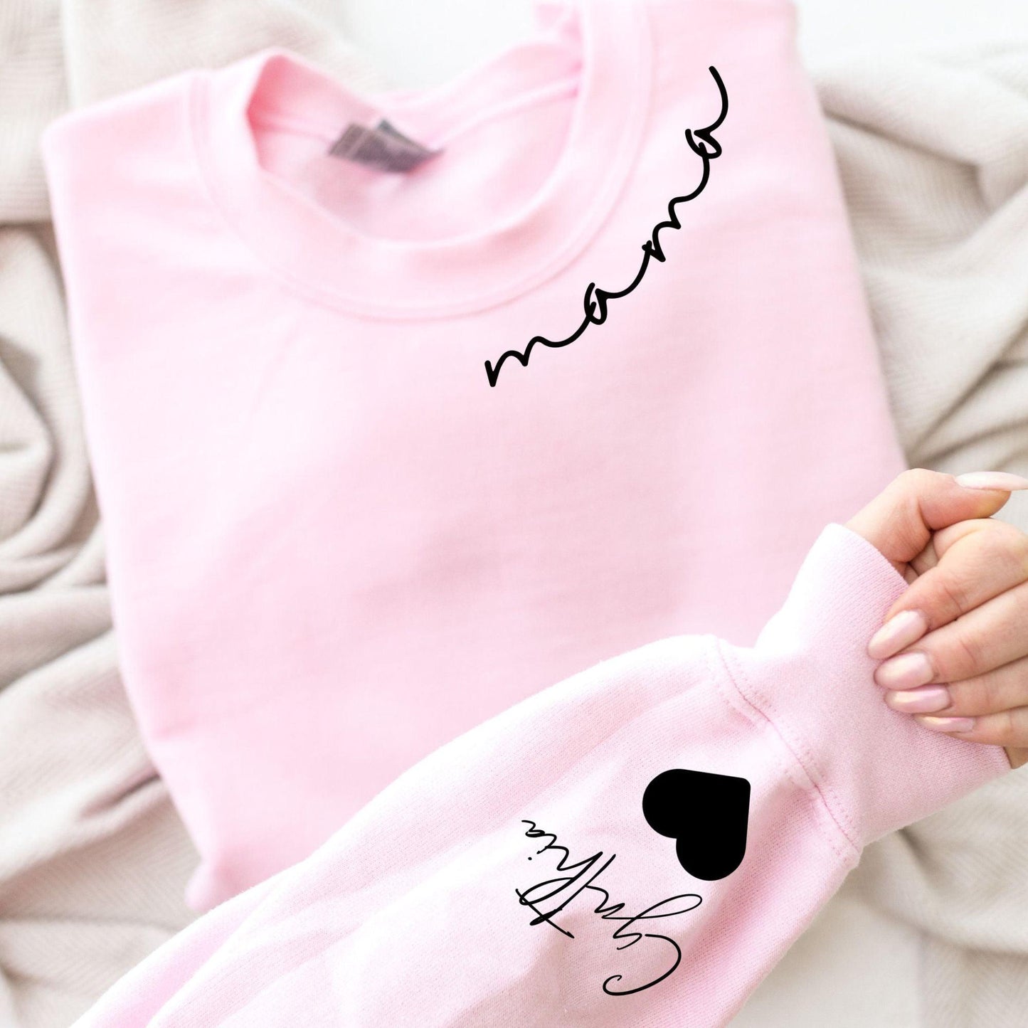 Individuelles Mama-Sweatshirt mit Kindernamen auf dem Sweatshirt - GiftHaus